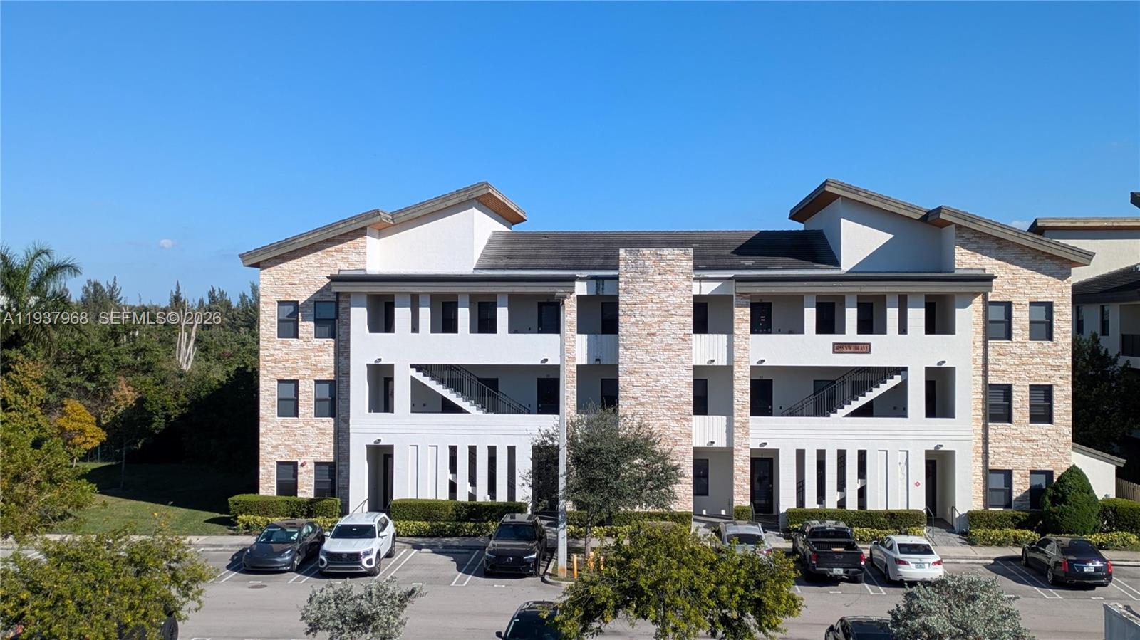 Apex At Park Central Cond