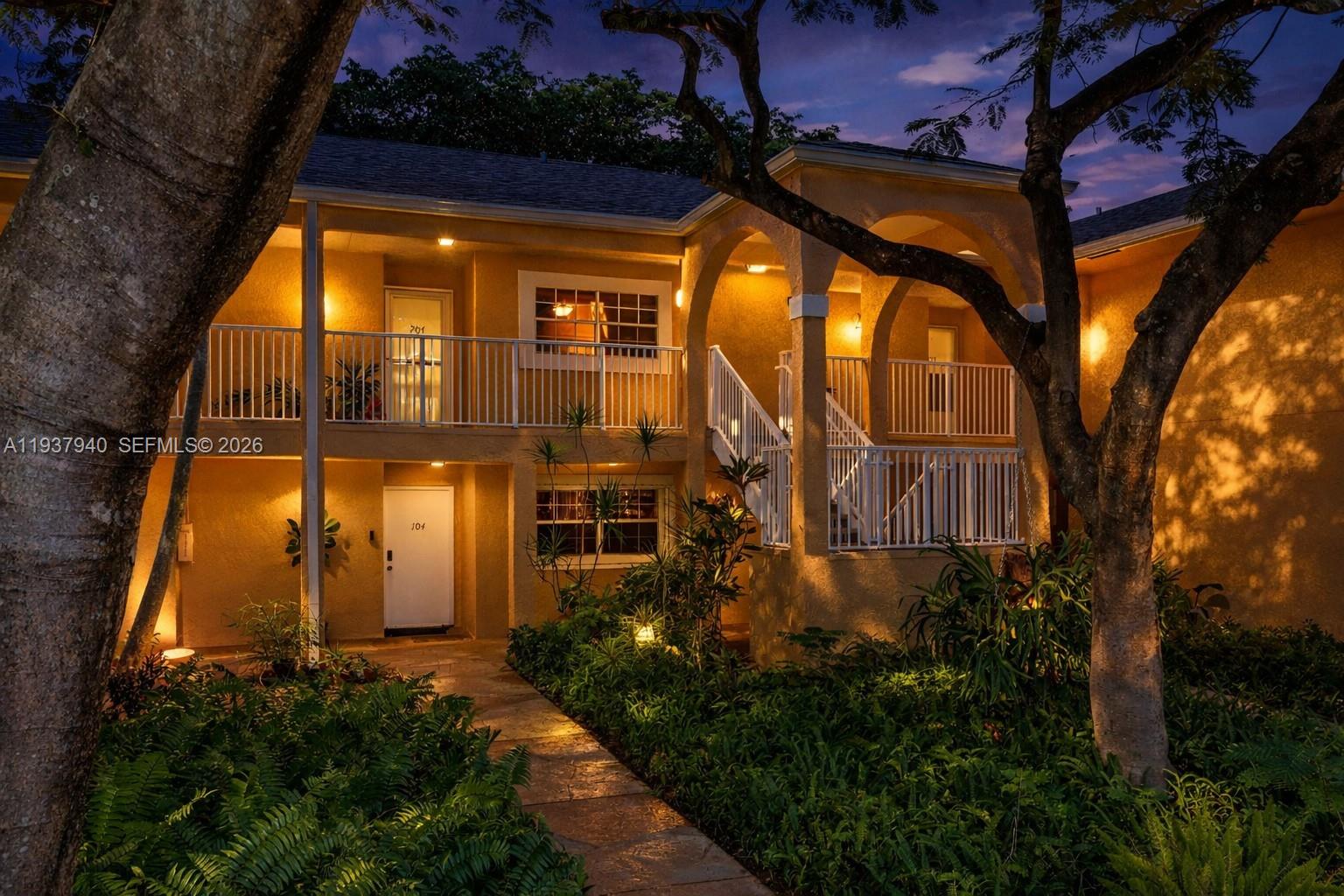 Chateau De Ville Condo