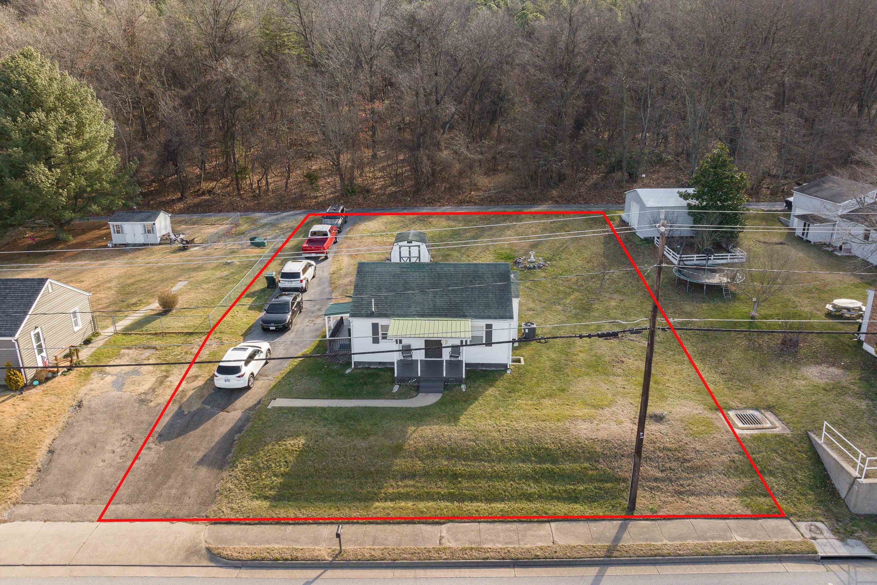 948 S DELPHINE AVE exterior