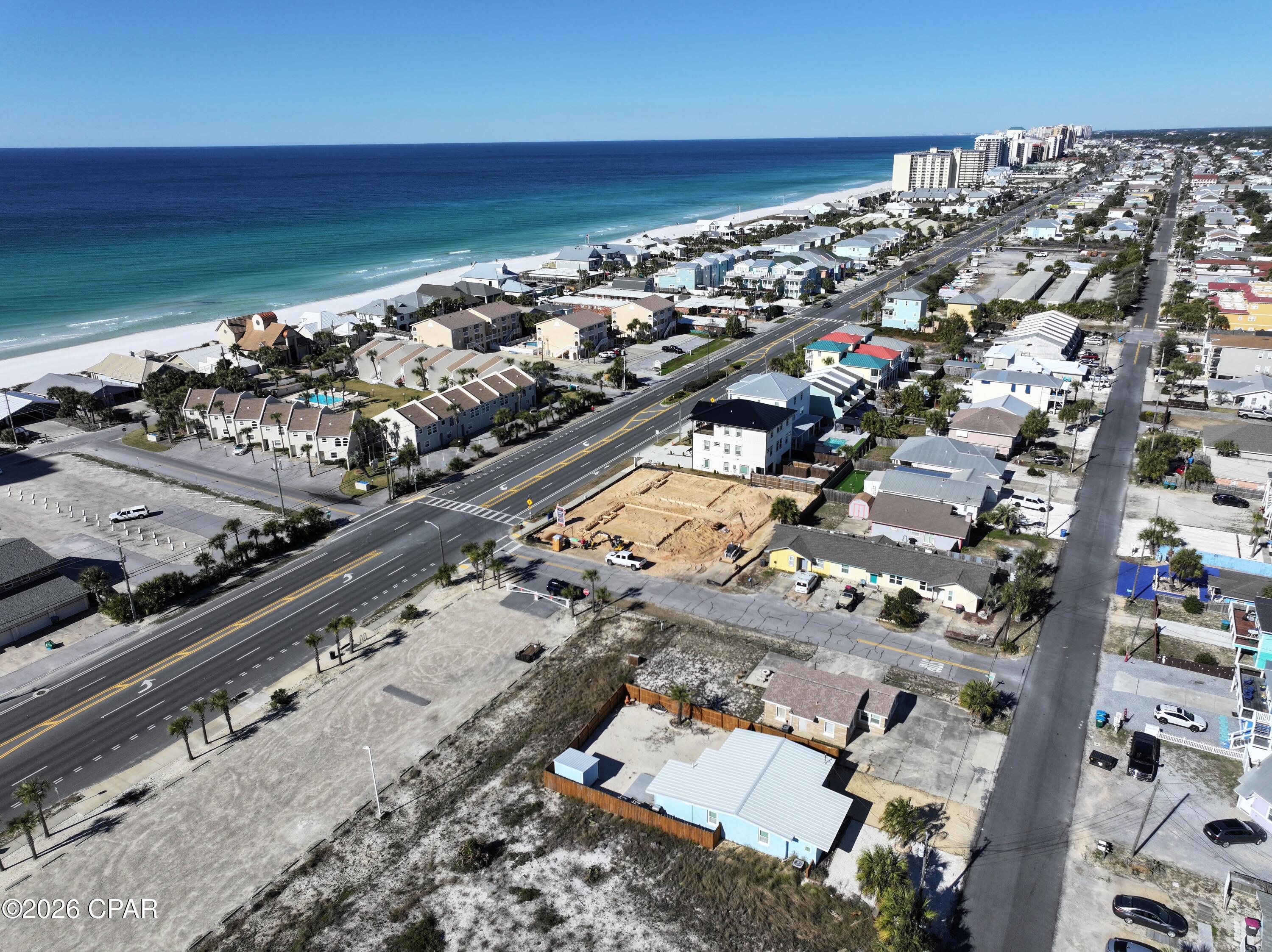 Listing photo id 4 for 5233 Thomas Drive