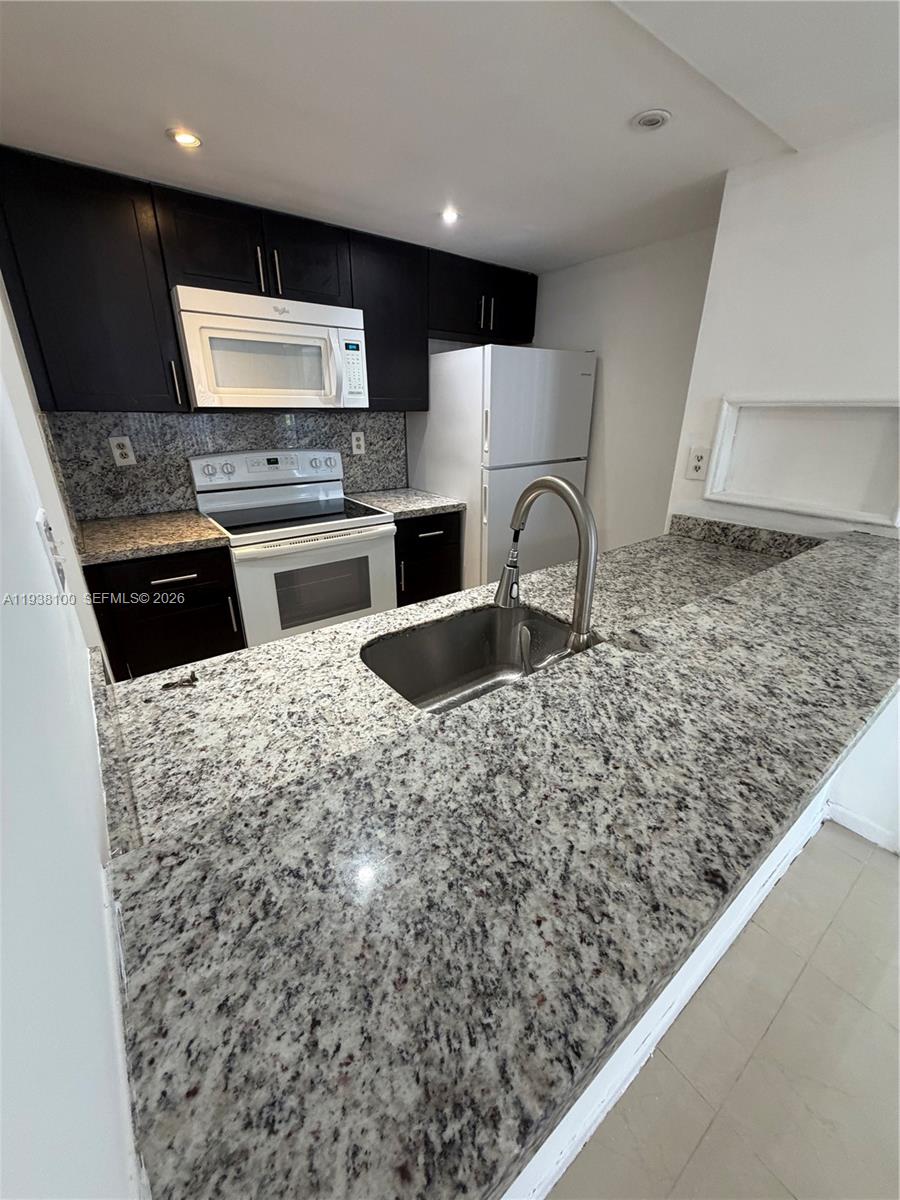 Las Brisas@ Country Club