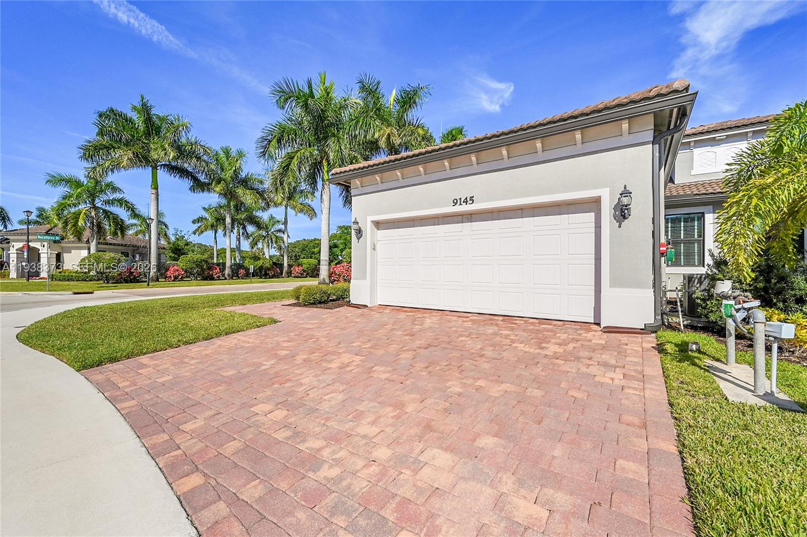 Boca Flores Condo