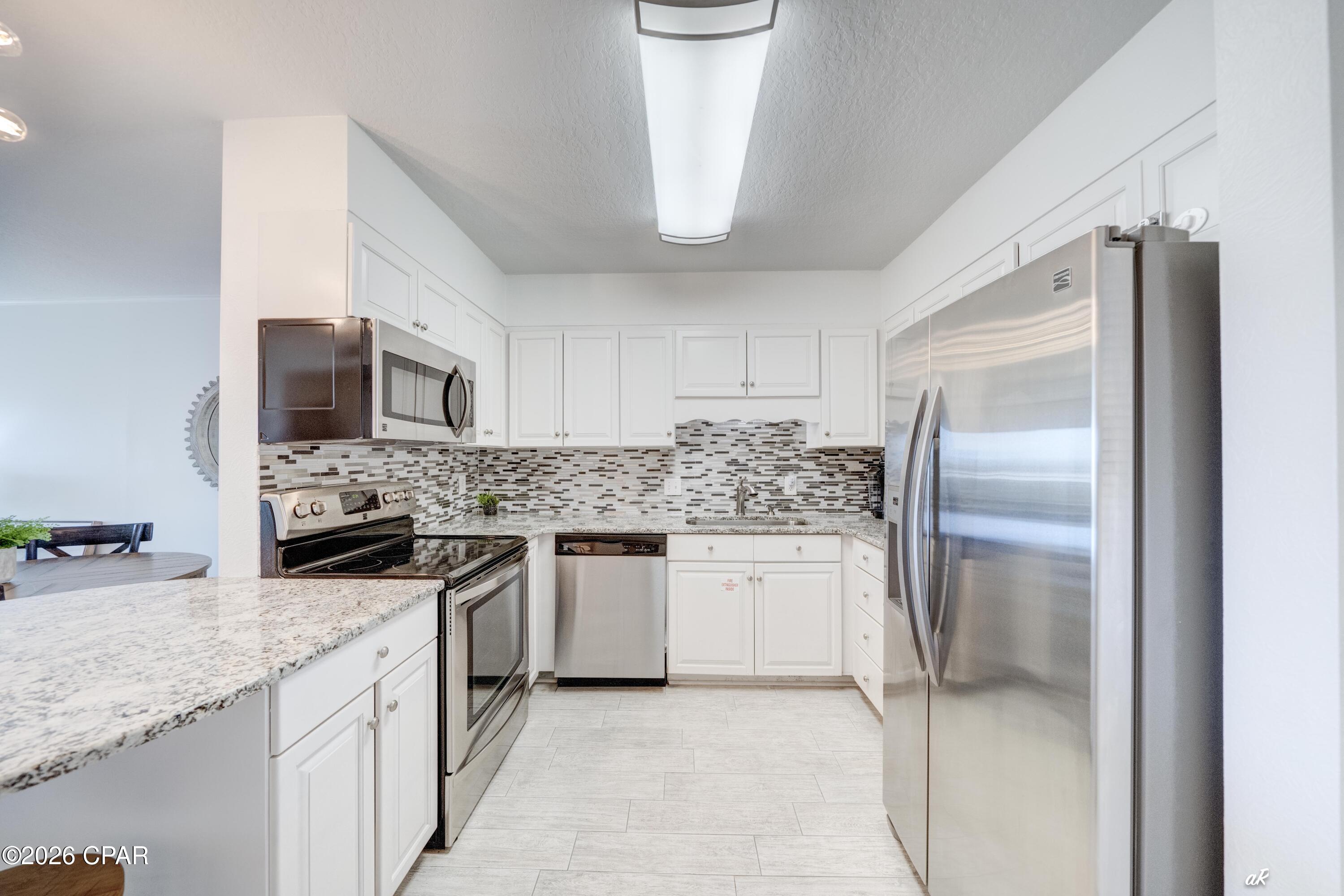 Image 4 For 30 Moreno Point Road 404a