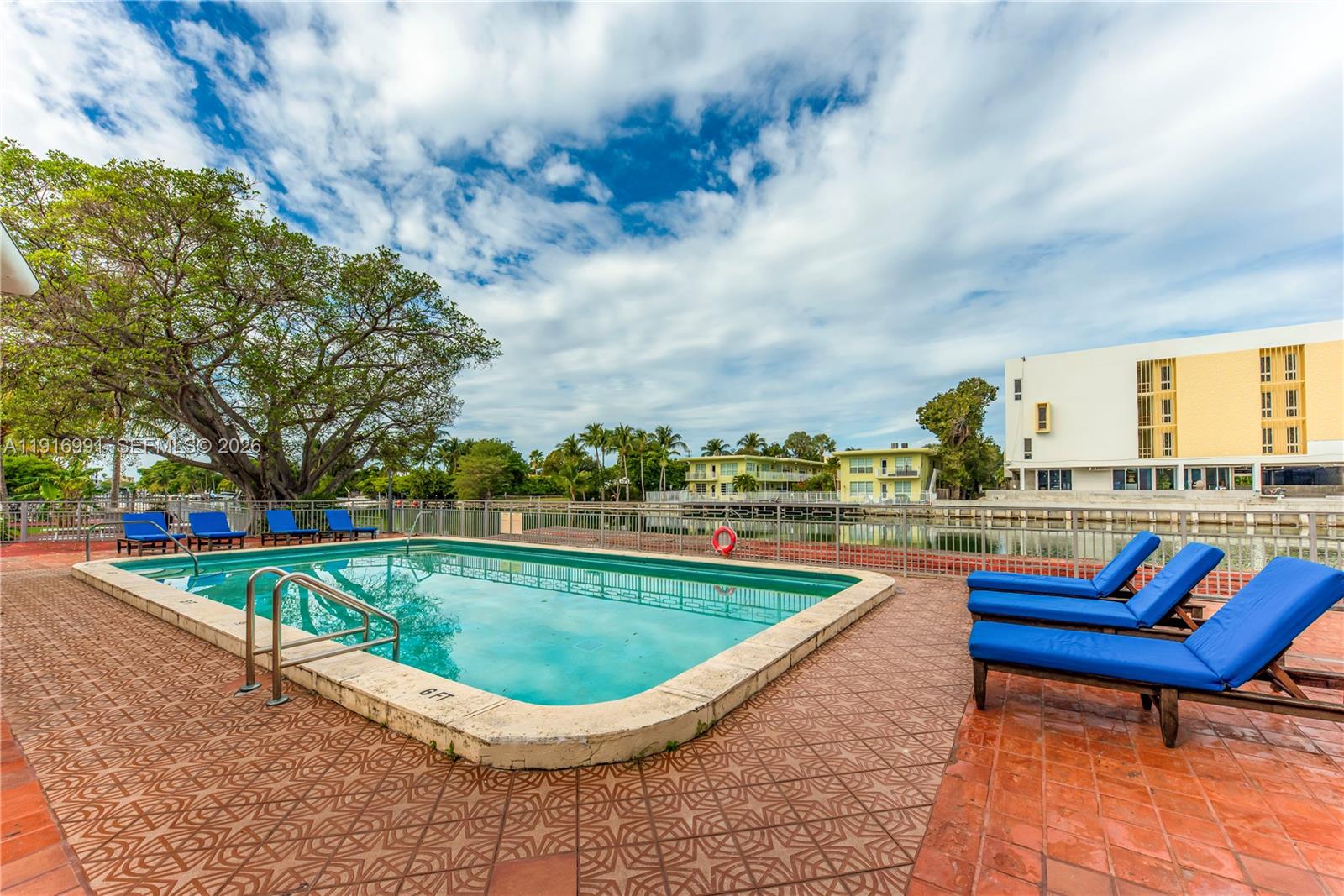 Marseilles Deco Condo