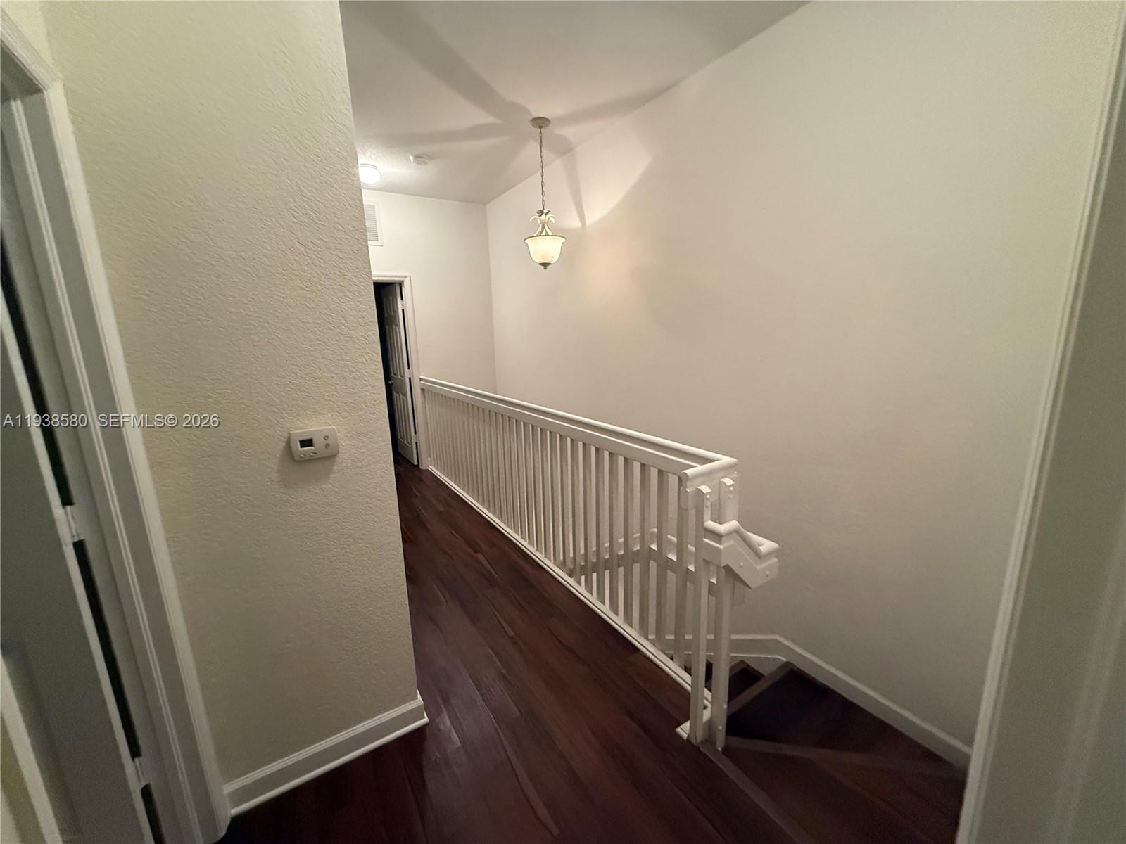 listing main picture