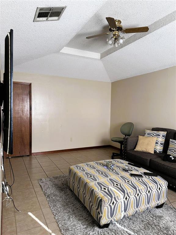 1828 N Tallowood Dr Drive — photo 2