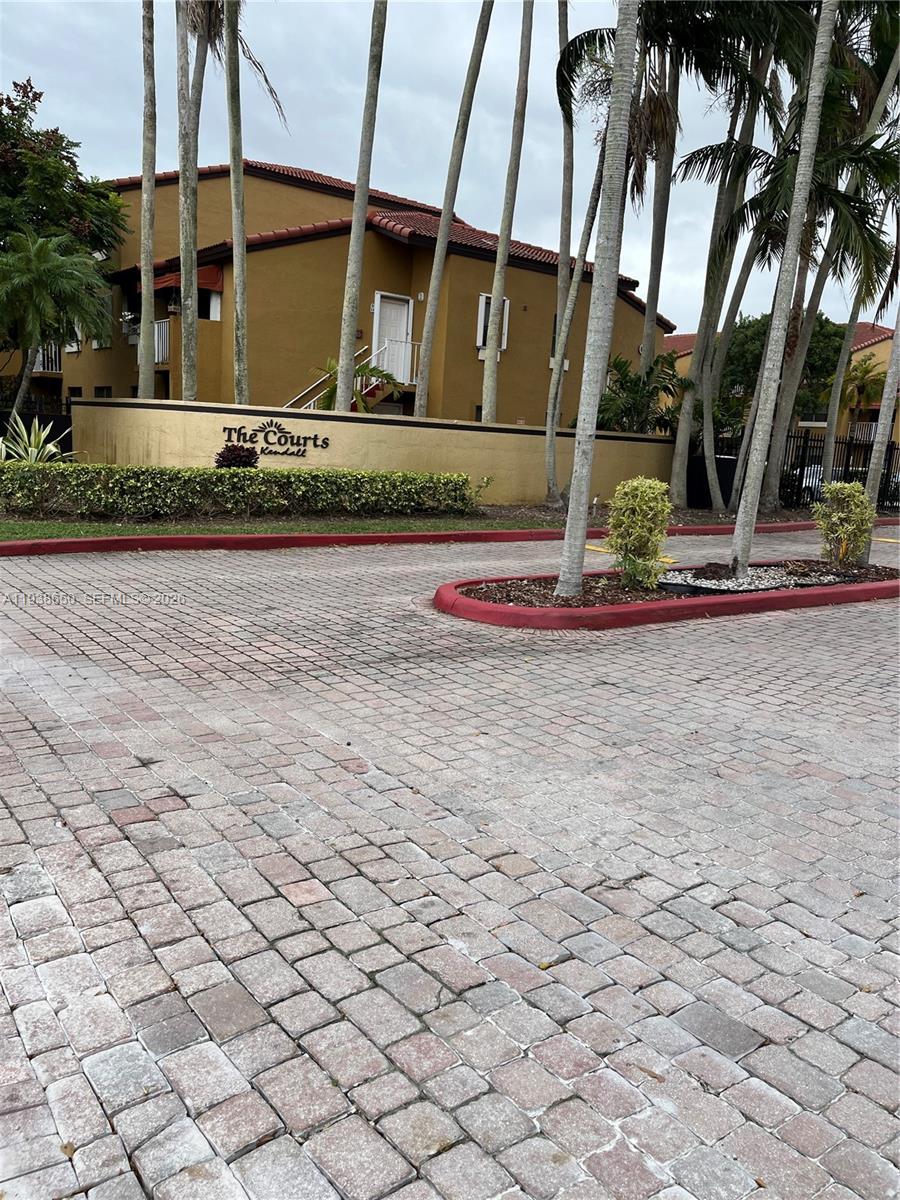 The Courts At Kendall Con