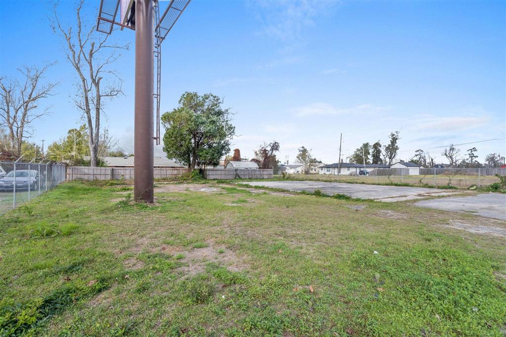 1723 N Highway 171