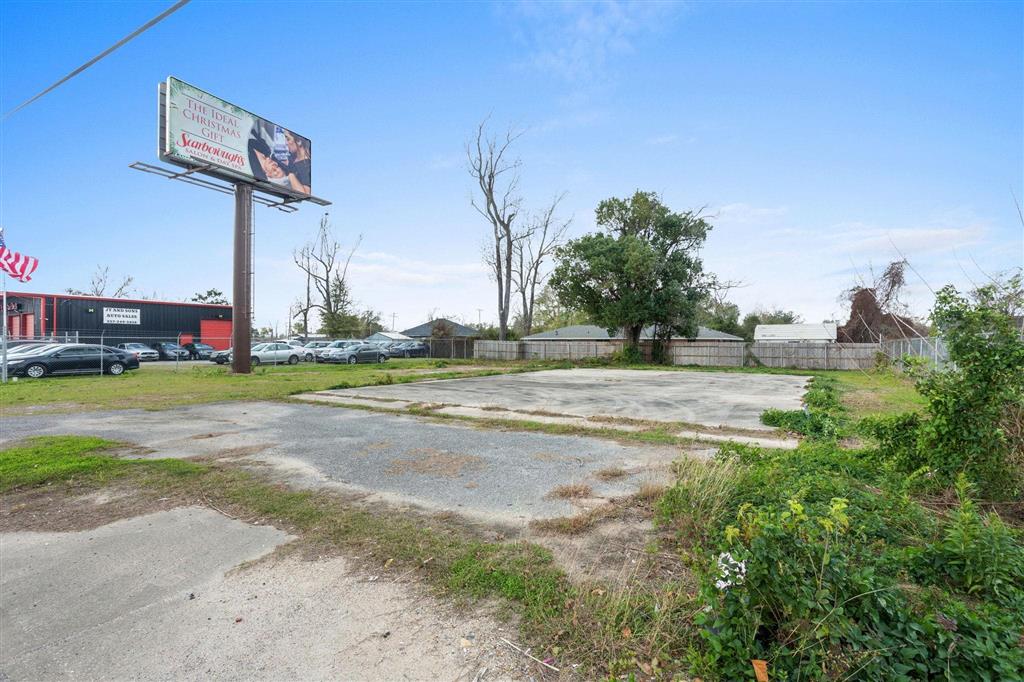 1723 N Highway 171 — photo 3