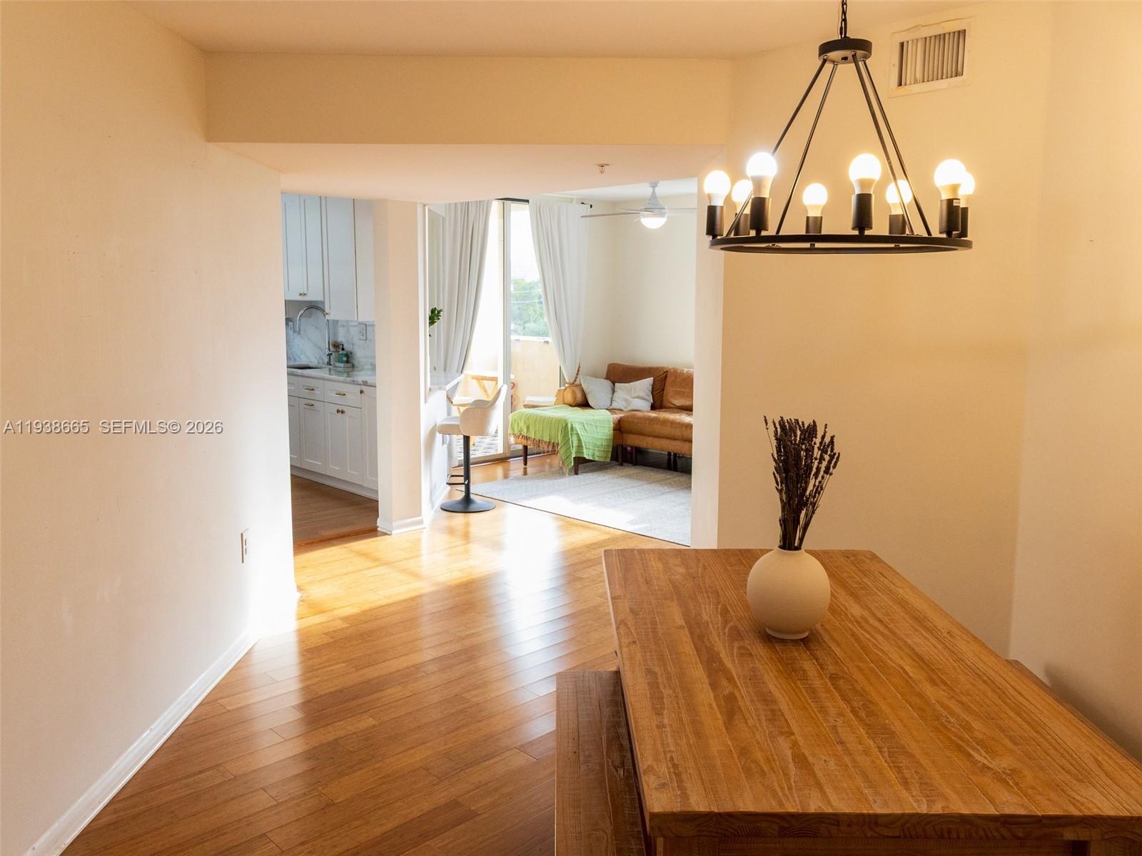 Las Olas By The River Con