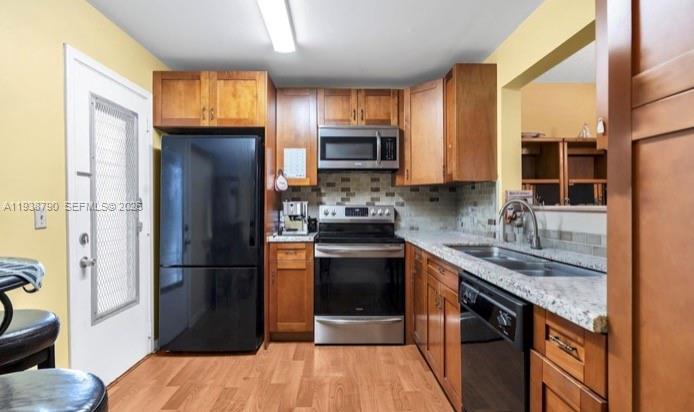 Meadowbrook Lakes Condo