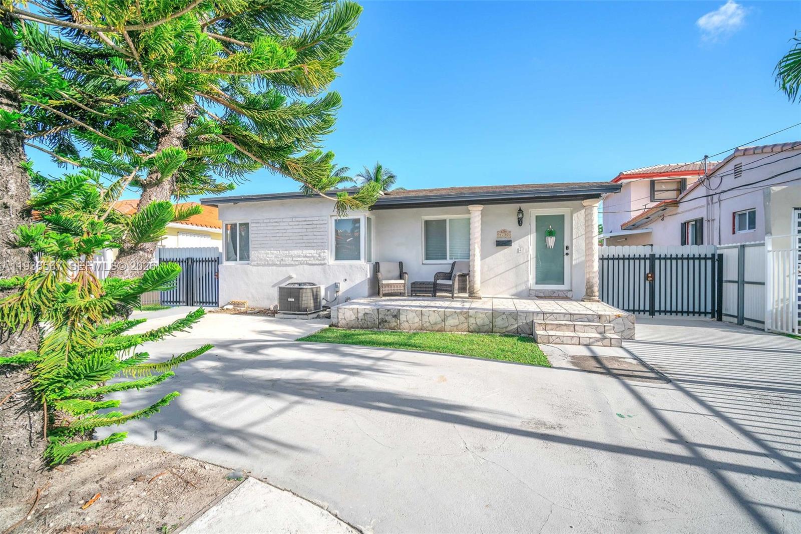 W Flag Cen Le Jeune Ad