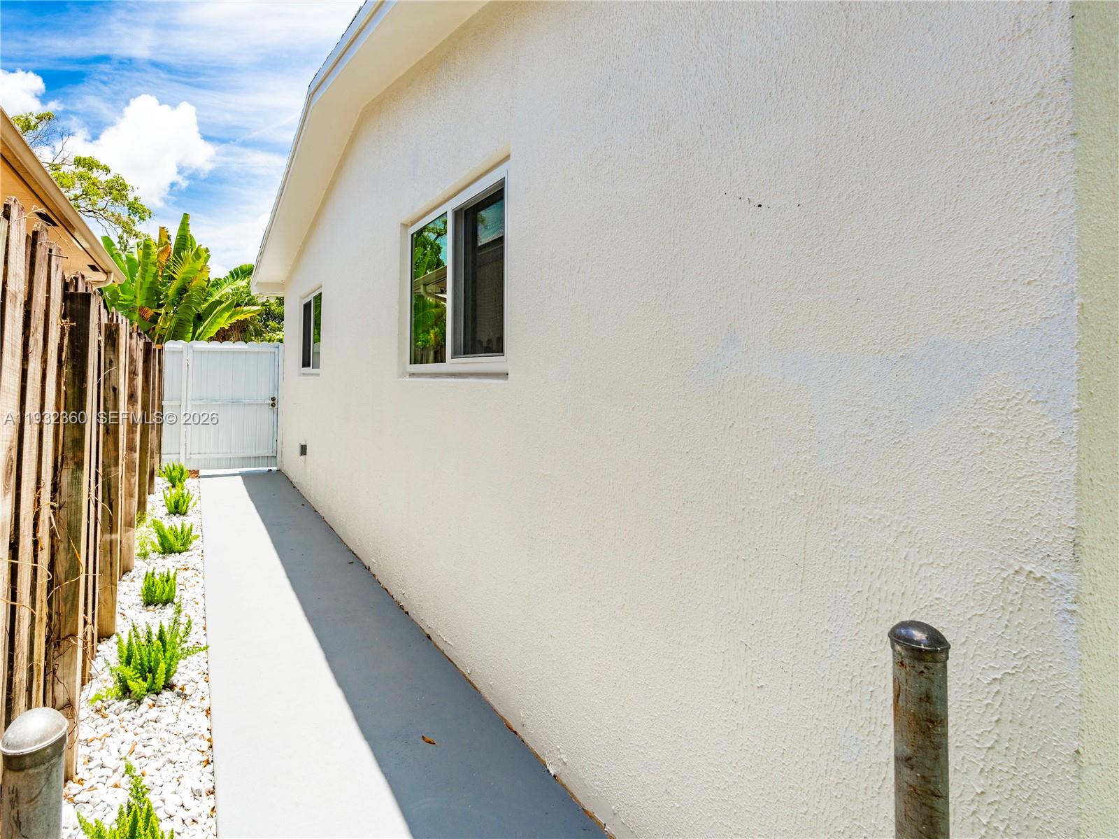 Impressive exterior facade at 254 4th St - Home in Dania Beach