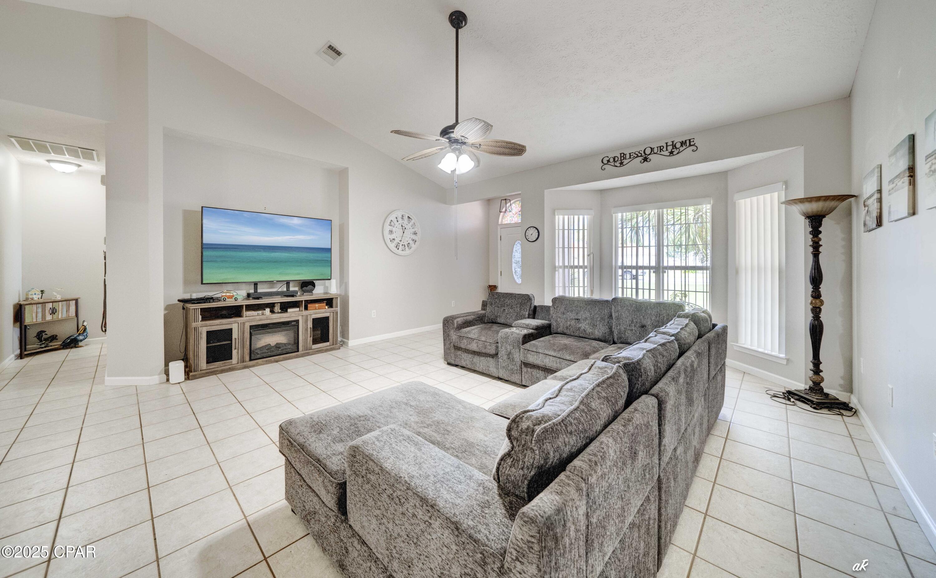 Image 4 For 7110 Maxwell Court