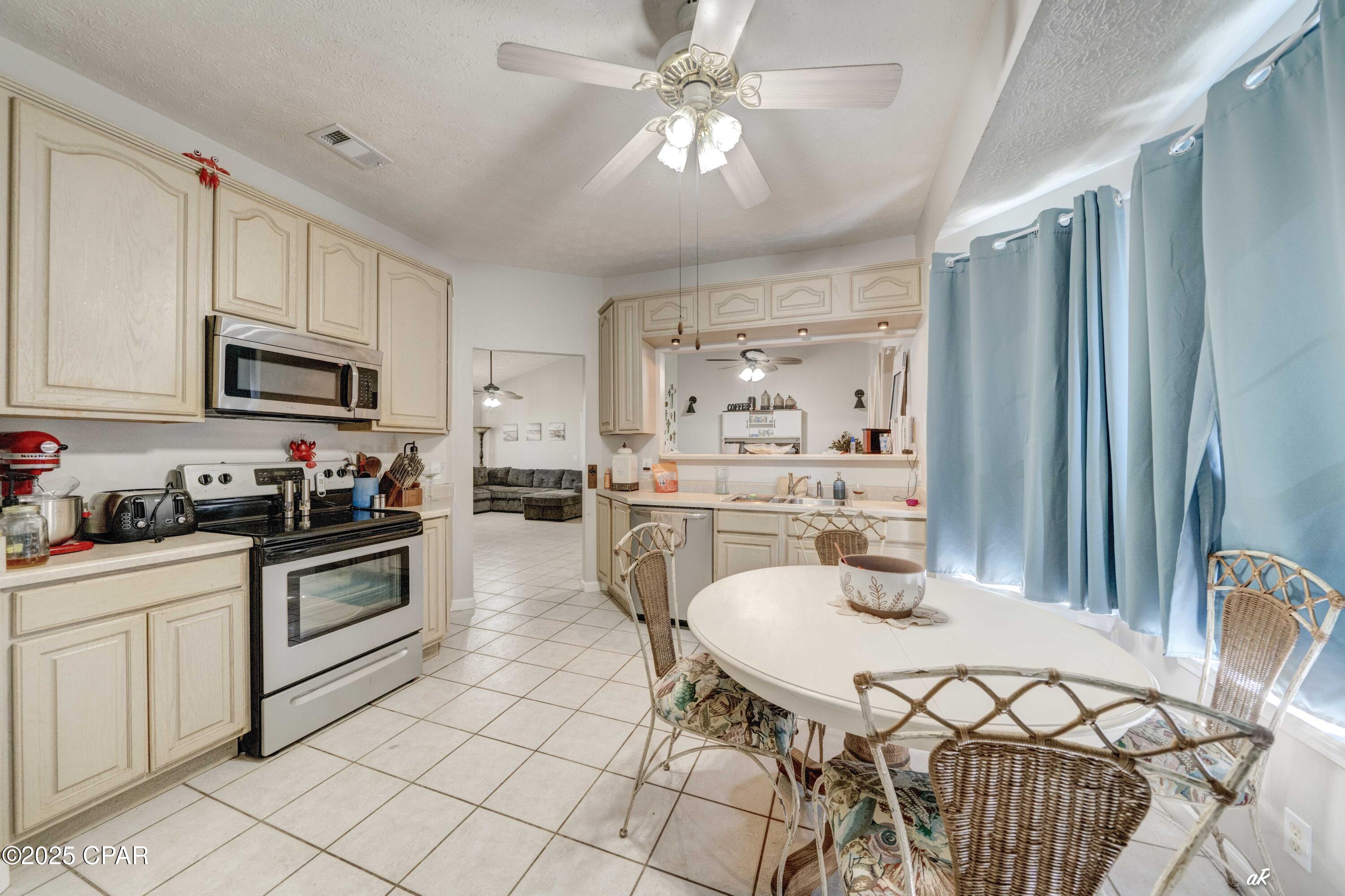 Image 6 For 7110 Maxwell Court