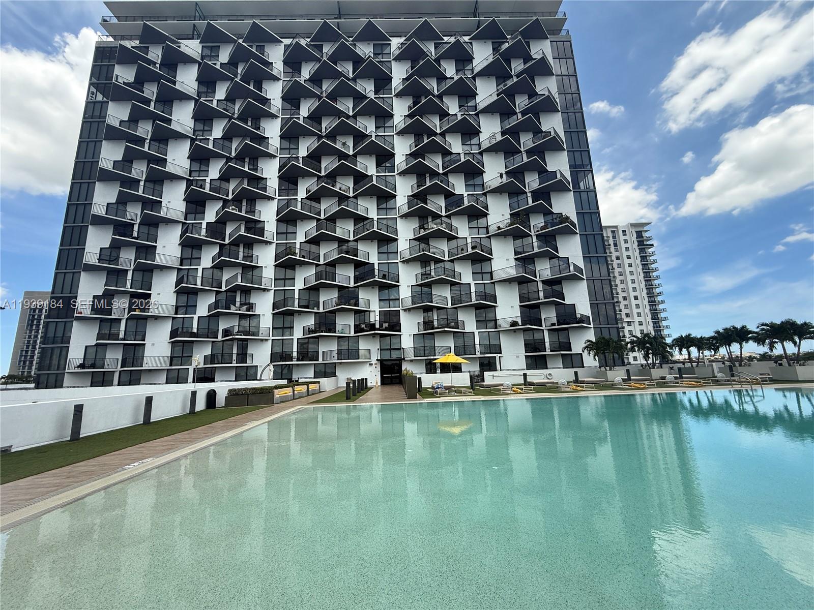 5252 Paseo Condo
