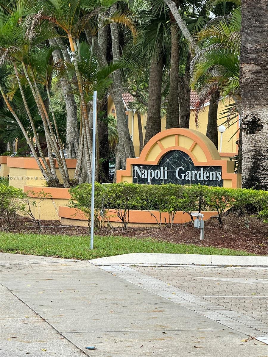 Napoli Gardens At Coral S
