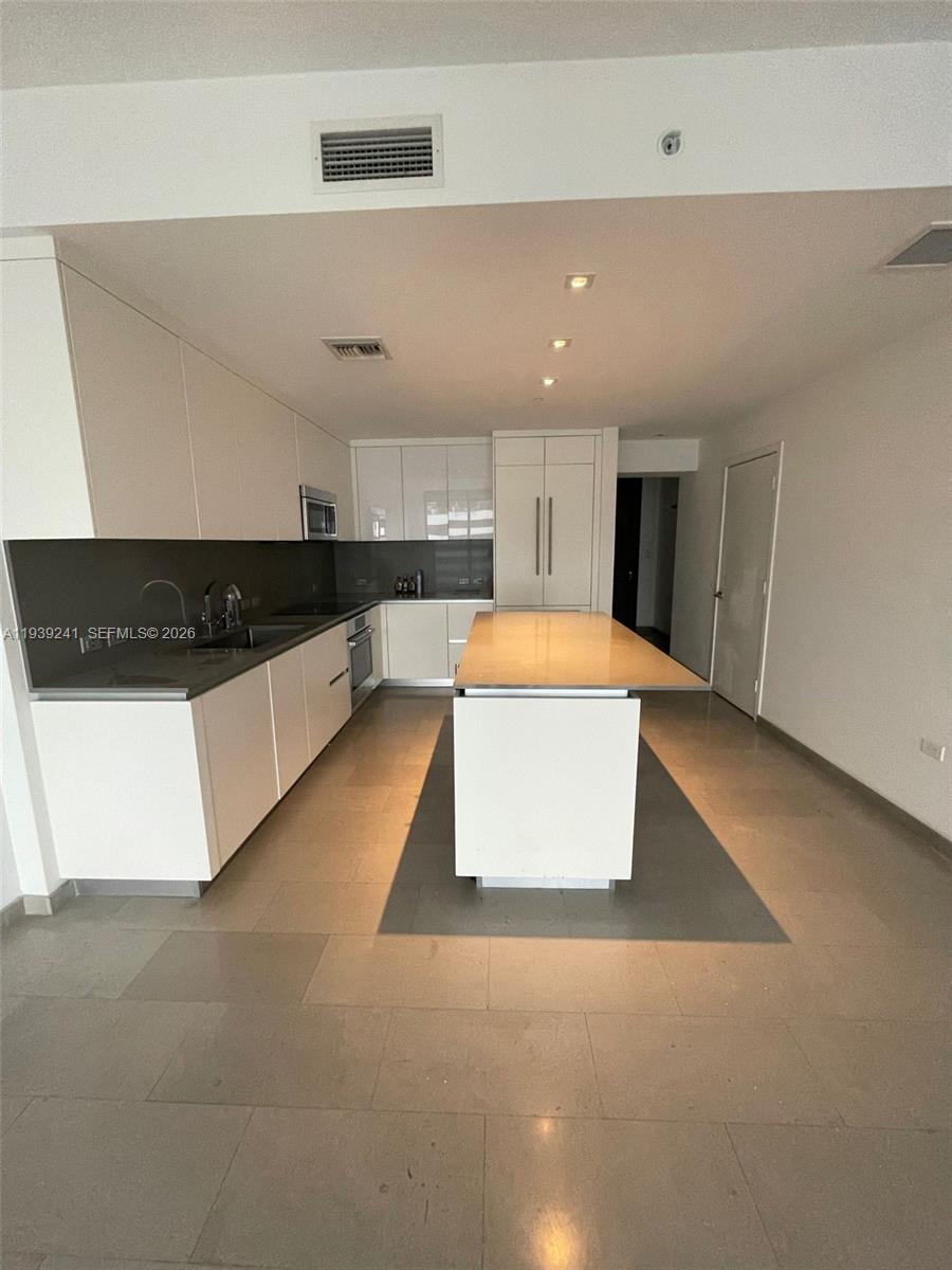 Condo for Rent in Miami, FL