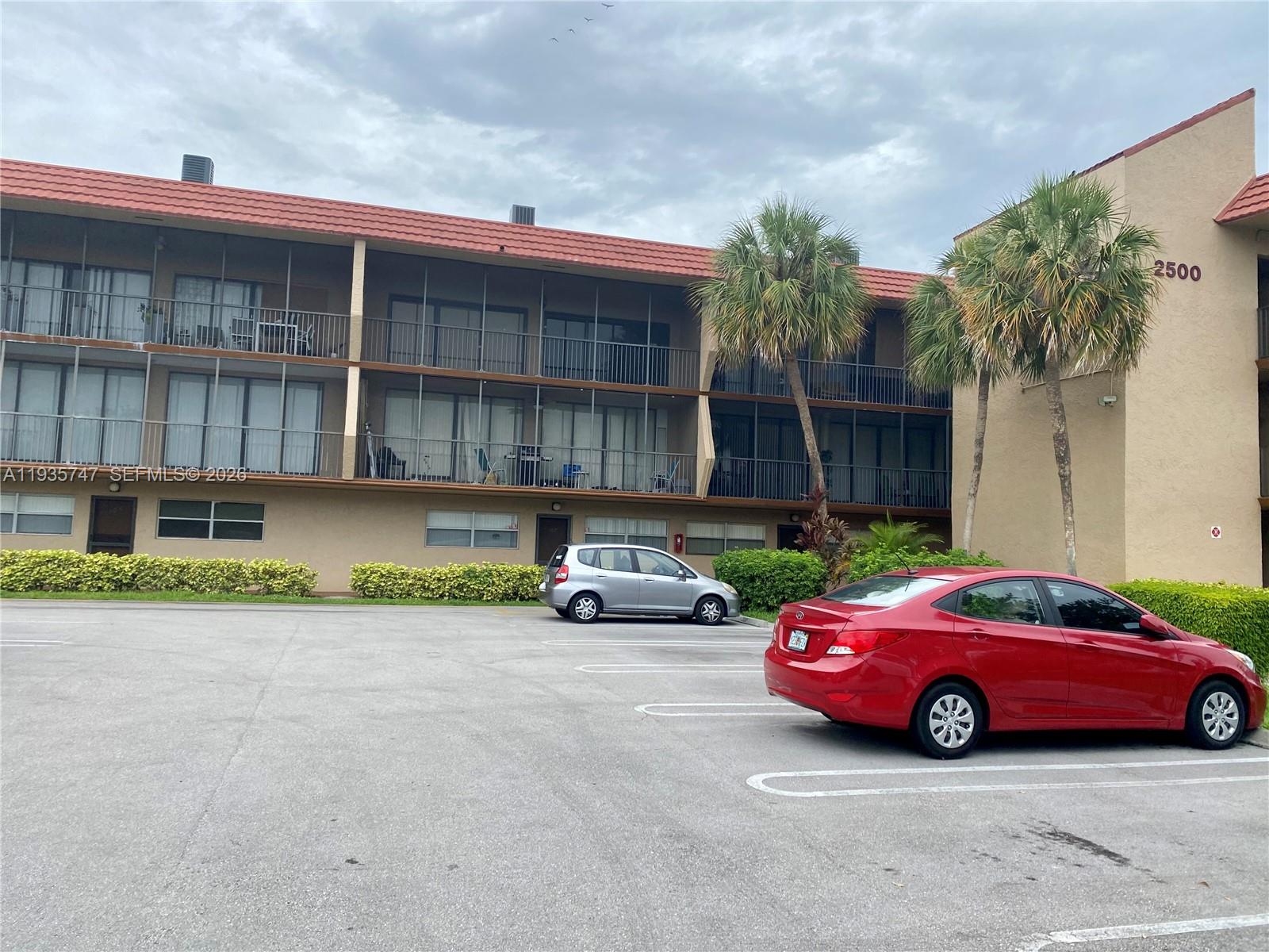 Country Club Manor Condo