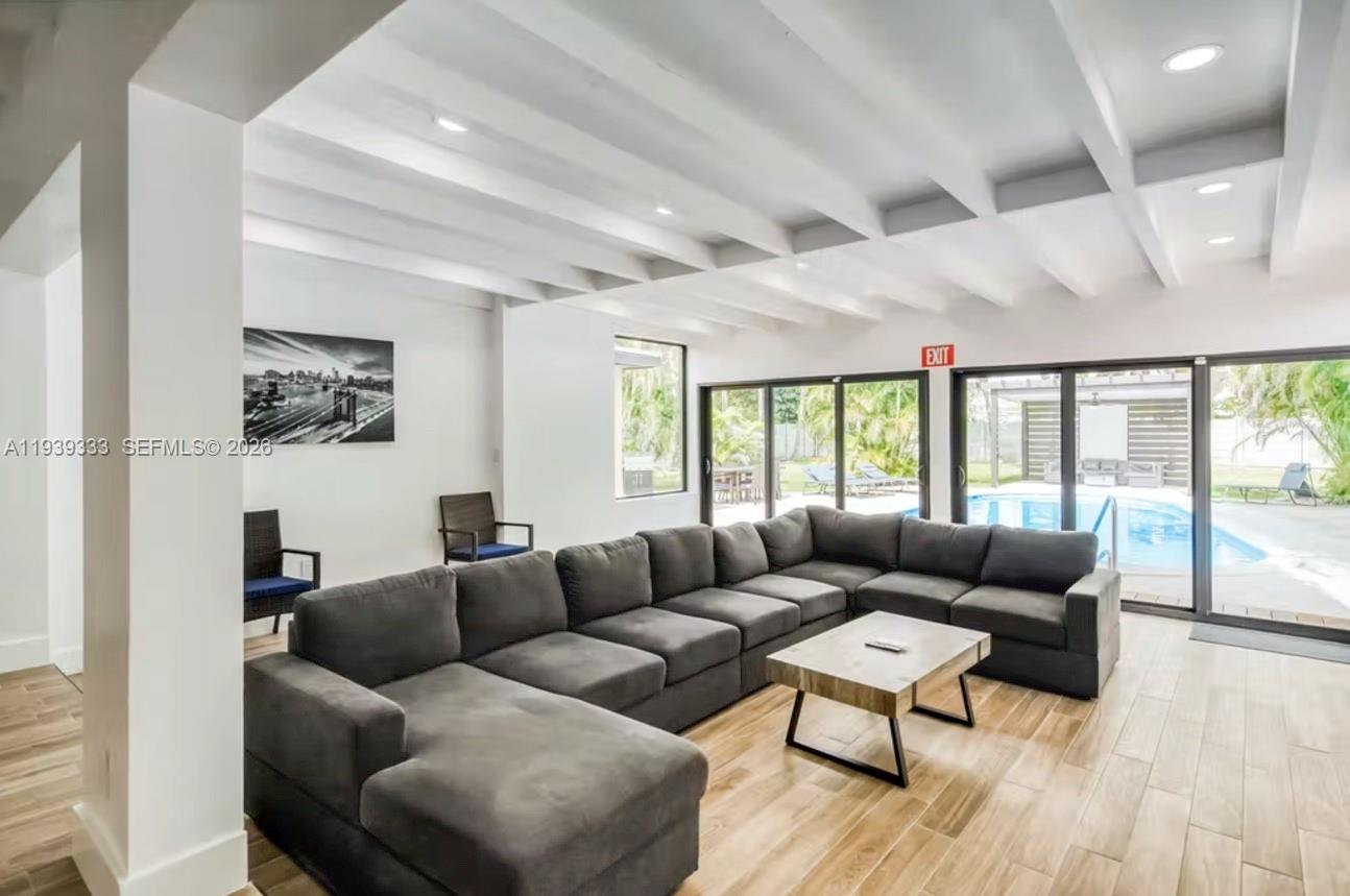 Hollywood Little Ranches