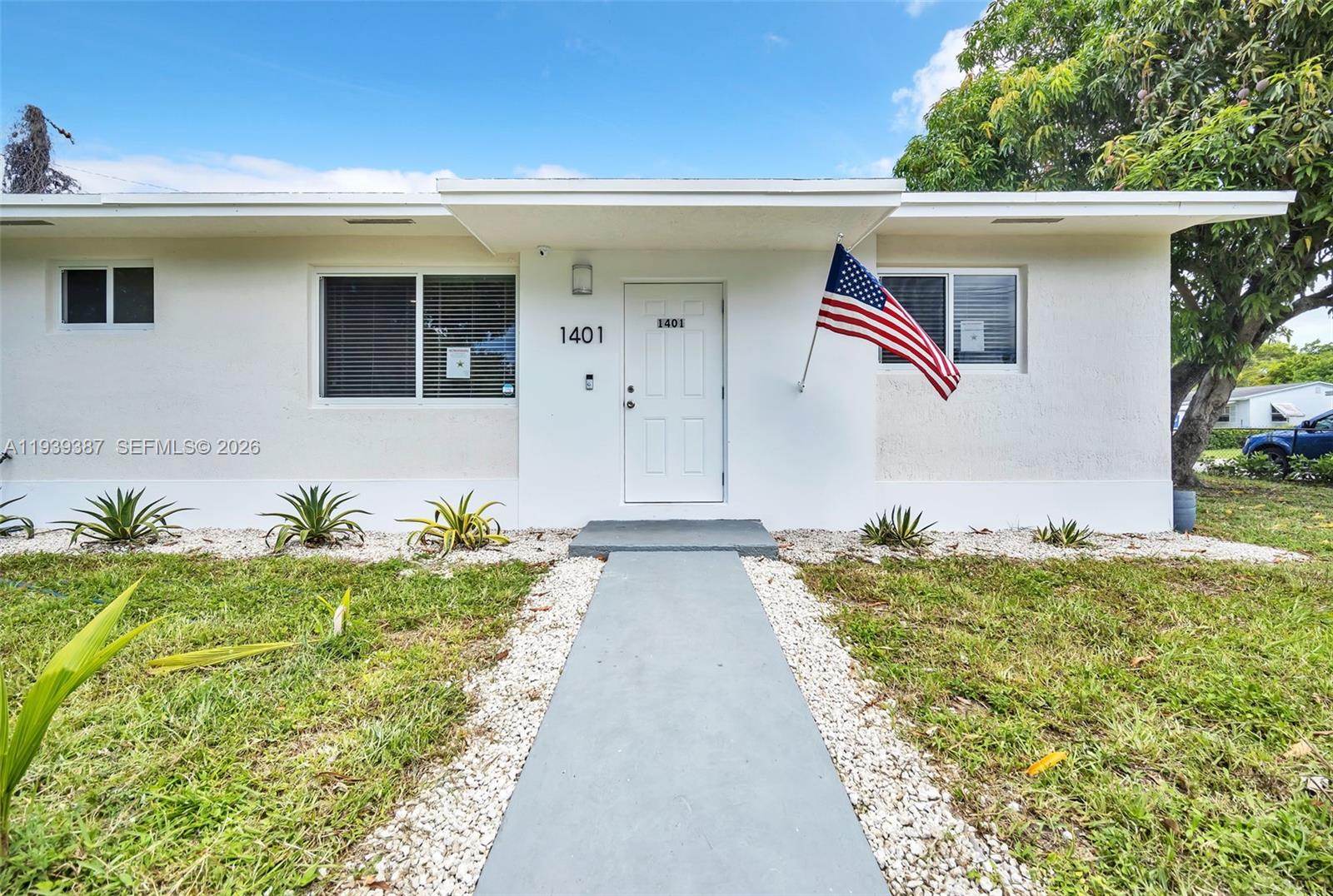 Homes for sale in North Miami Beach, FL | 1401 Ne 152Nd St, North Miami Beach, FL 33162 | MLS# A11939387
