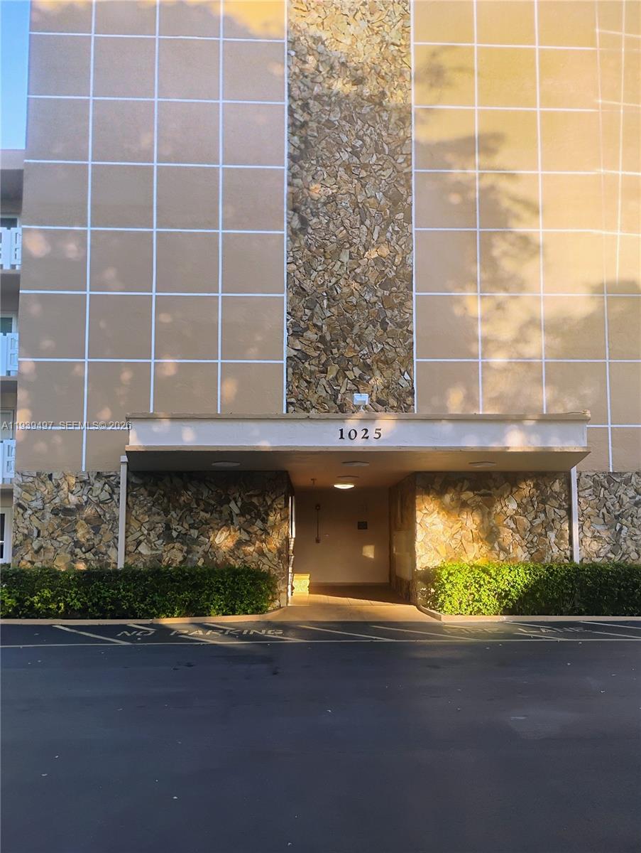 Meadowbrook Lakes Condo