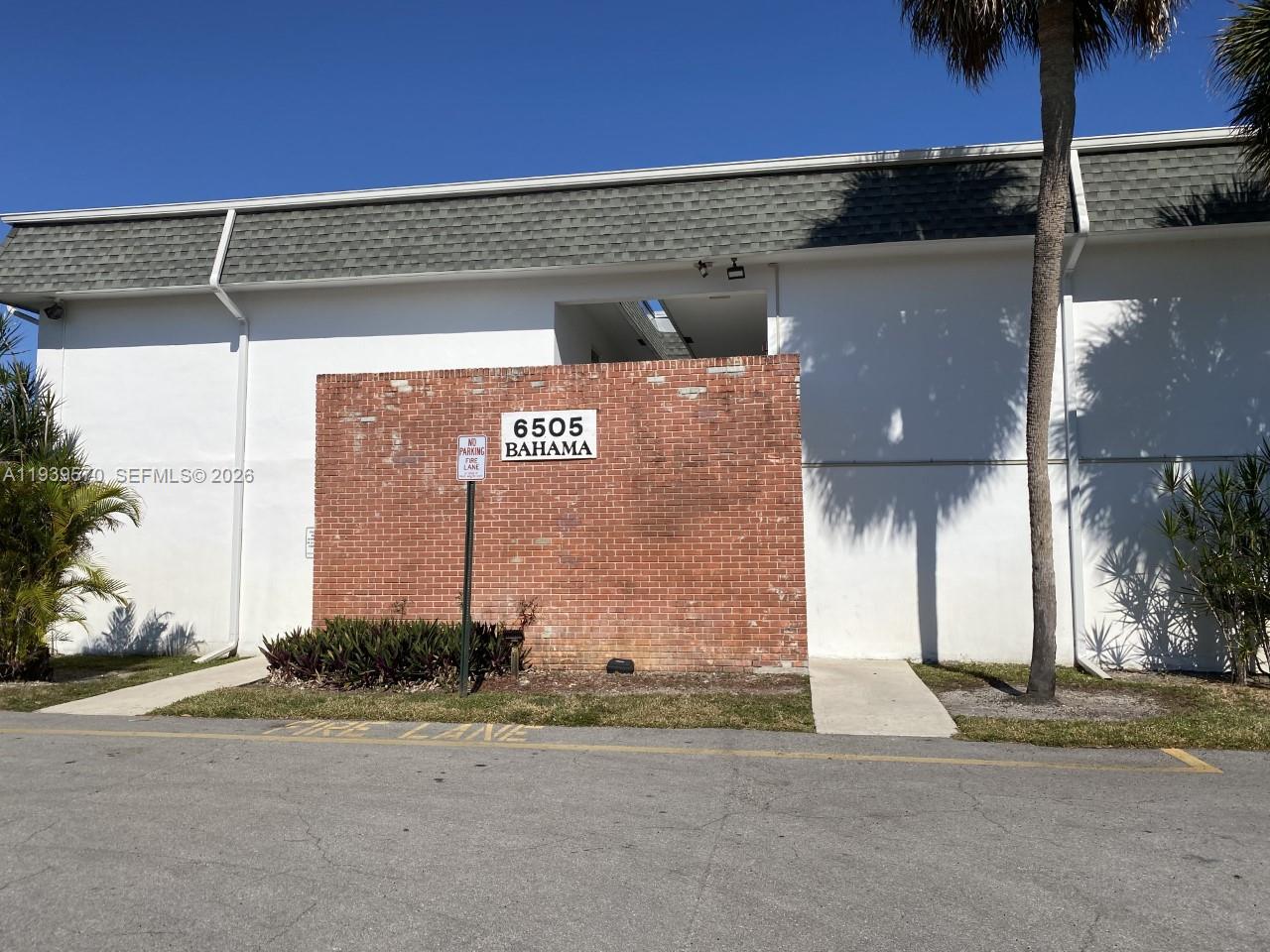 6505 Winfield Blvd Unit B-19, Margate, Florida 33063
