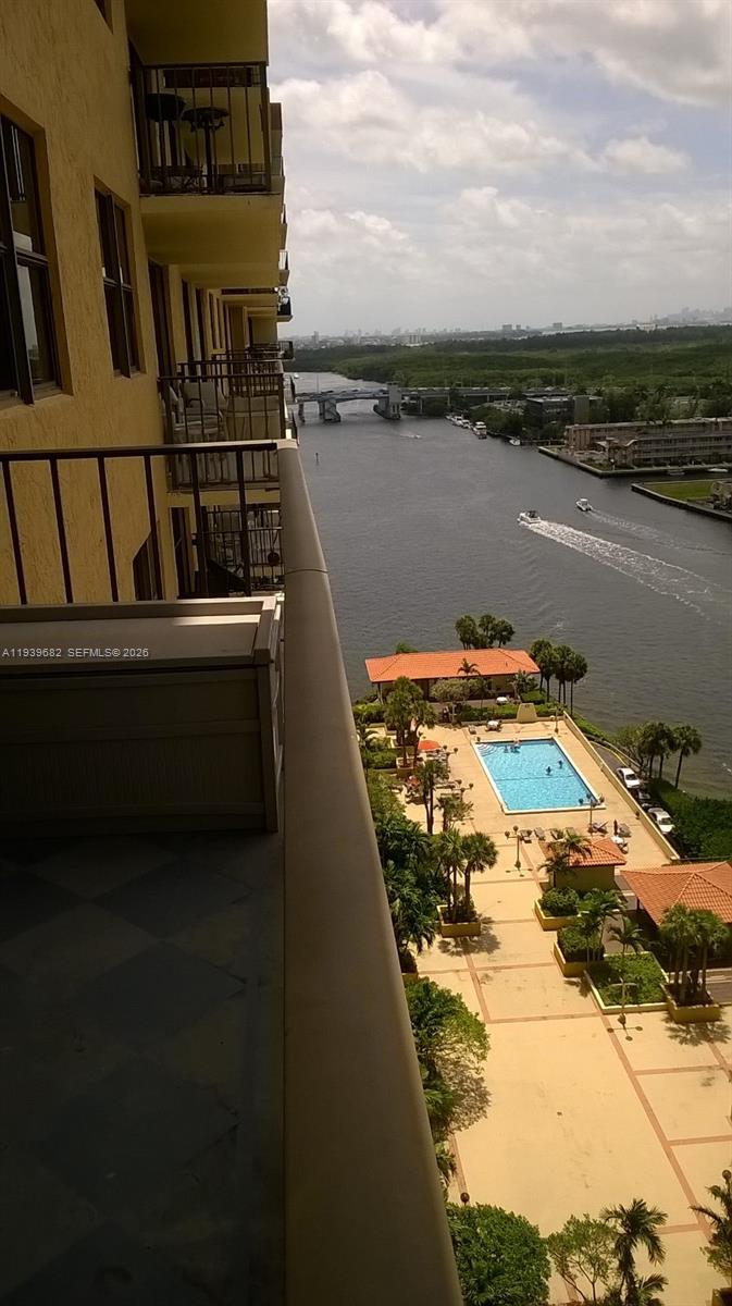 Winston Towers 700 Condo