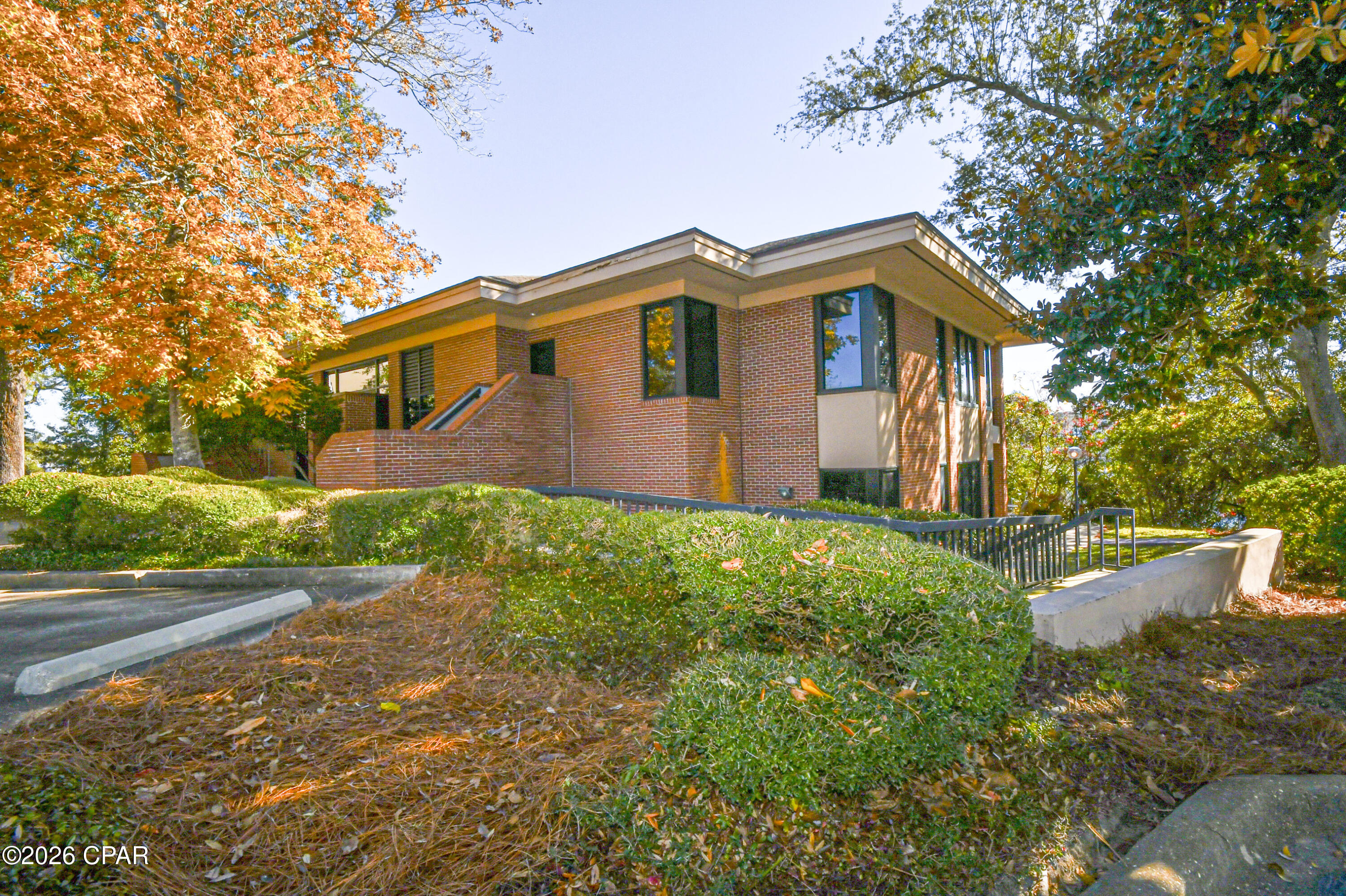 Image 20 For 220 Mckenzie Avenue