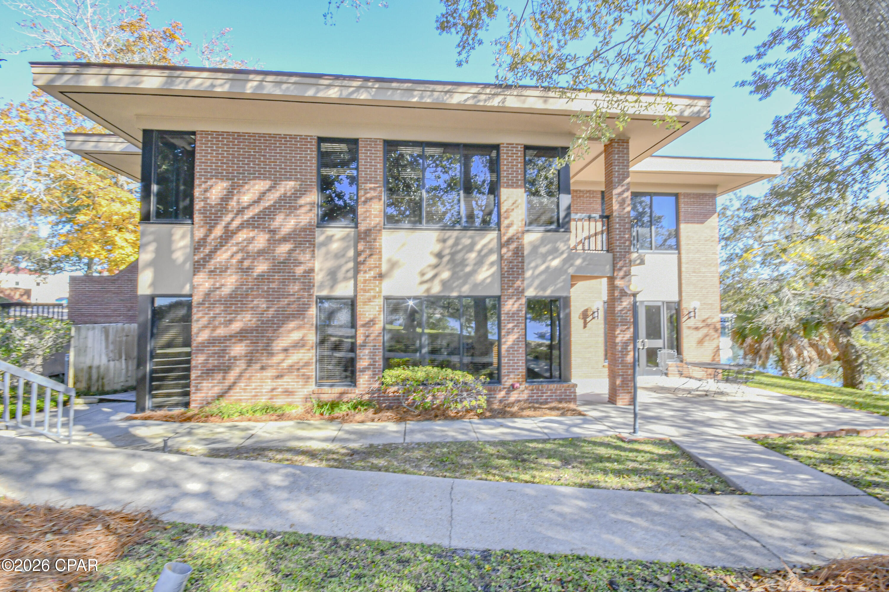 Image 25 For 220 Mckenzie Avenue