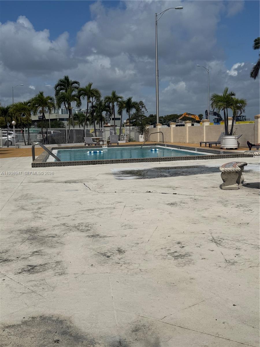 No Bay White House No 2 C