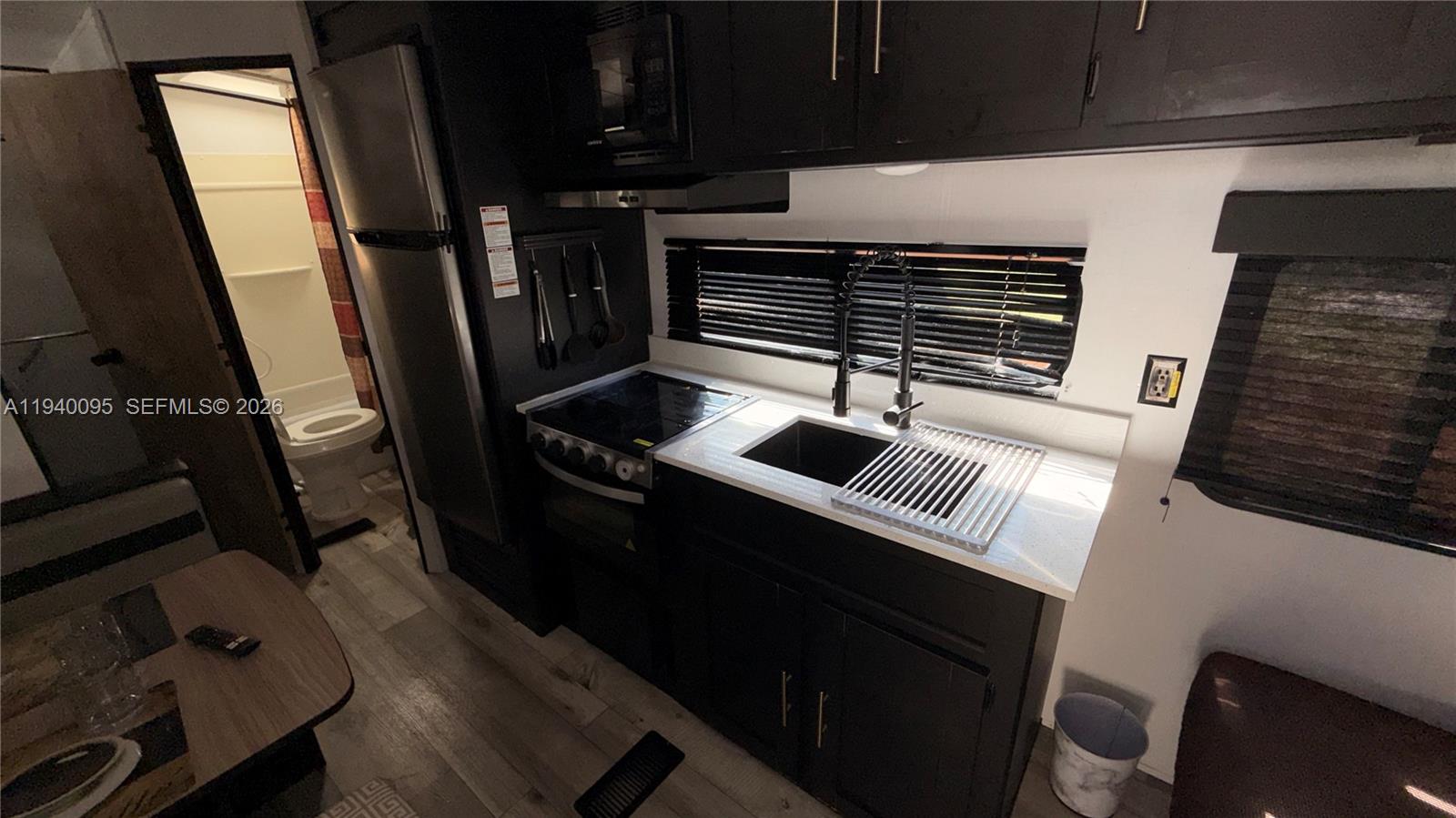 One bedroom and one bath fully furniture with a kitchen and livingroom on the side of the property. All utilities included and quick moving in. Easy to show!