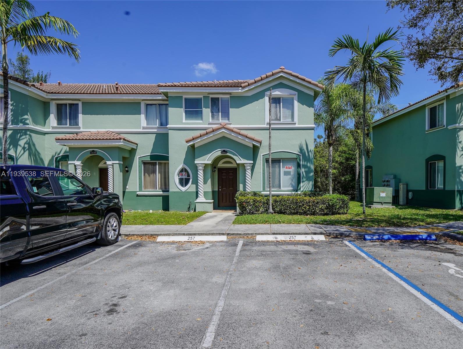 Shoma Townhomes At Keysco