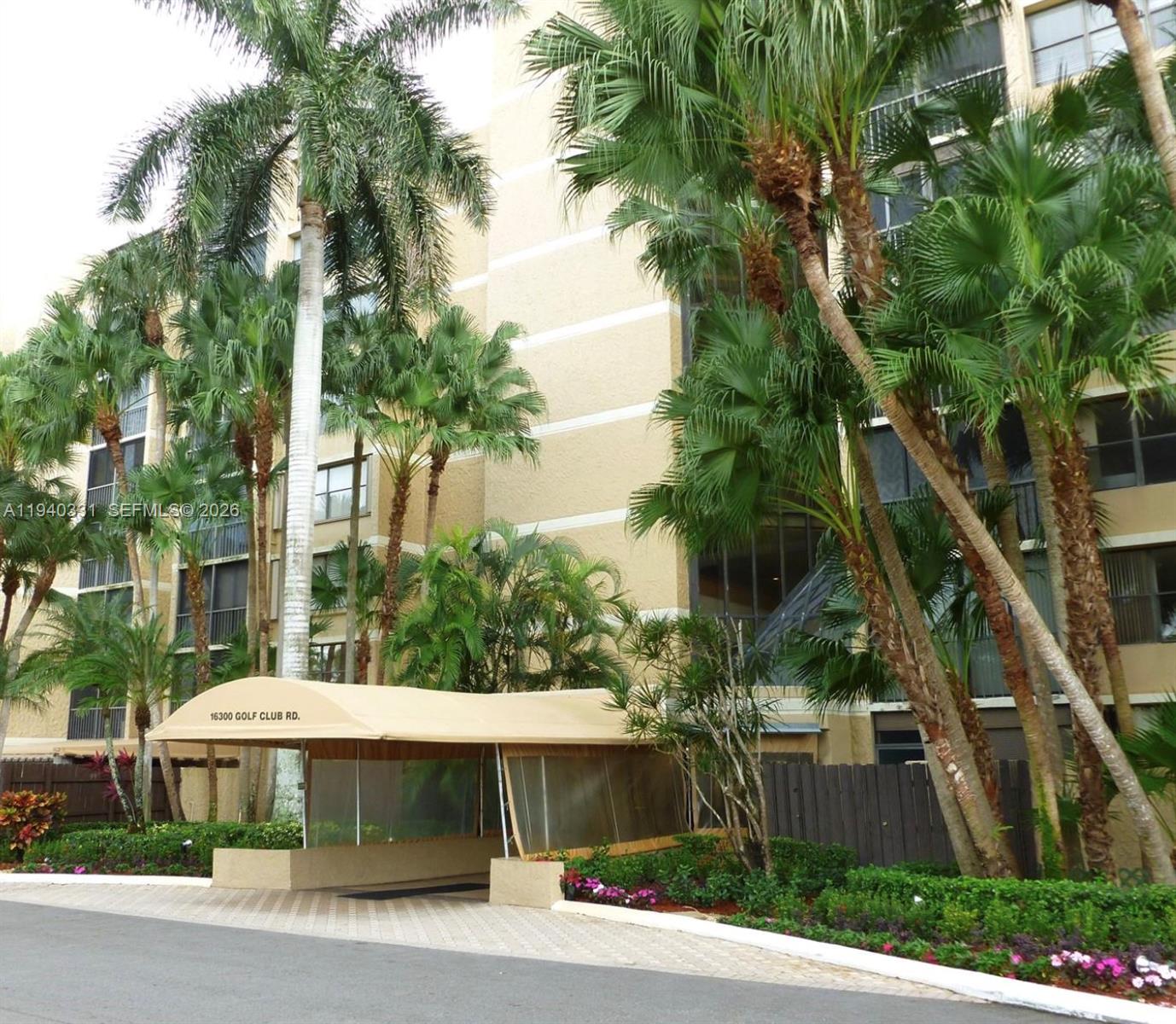 Country Club Apts At