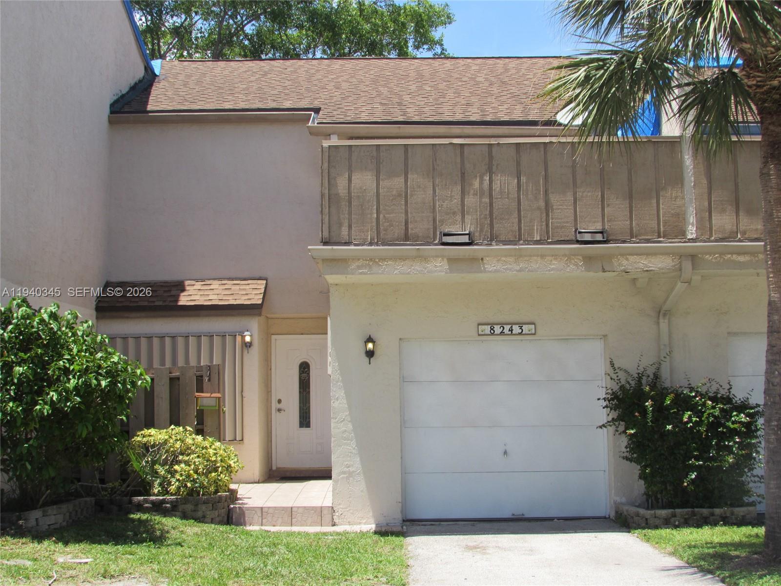 Townhouses At Jacaranda C