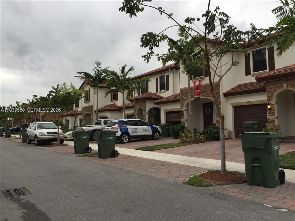 EXCELLENT LOCATION, Townhome in a gated and safe community. Features 3 beds and 2.5 baths, all appliances, Washer and Dryer.  Community Pool and Exercise Room.  Highway, Schools, Hospital and shopping plazas in minutes