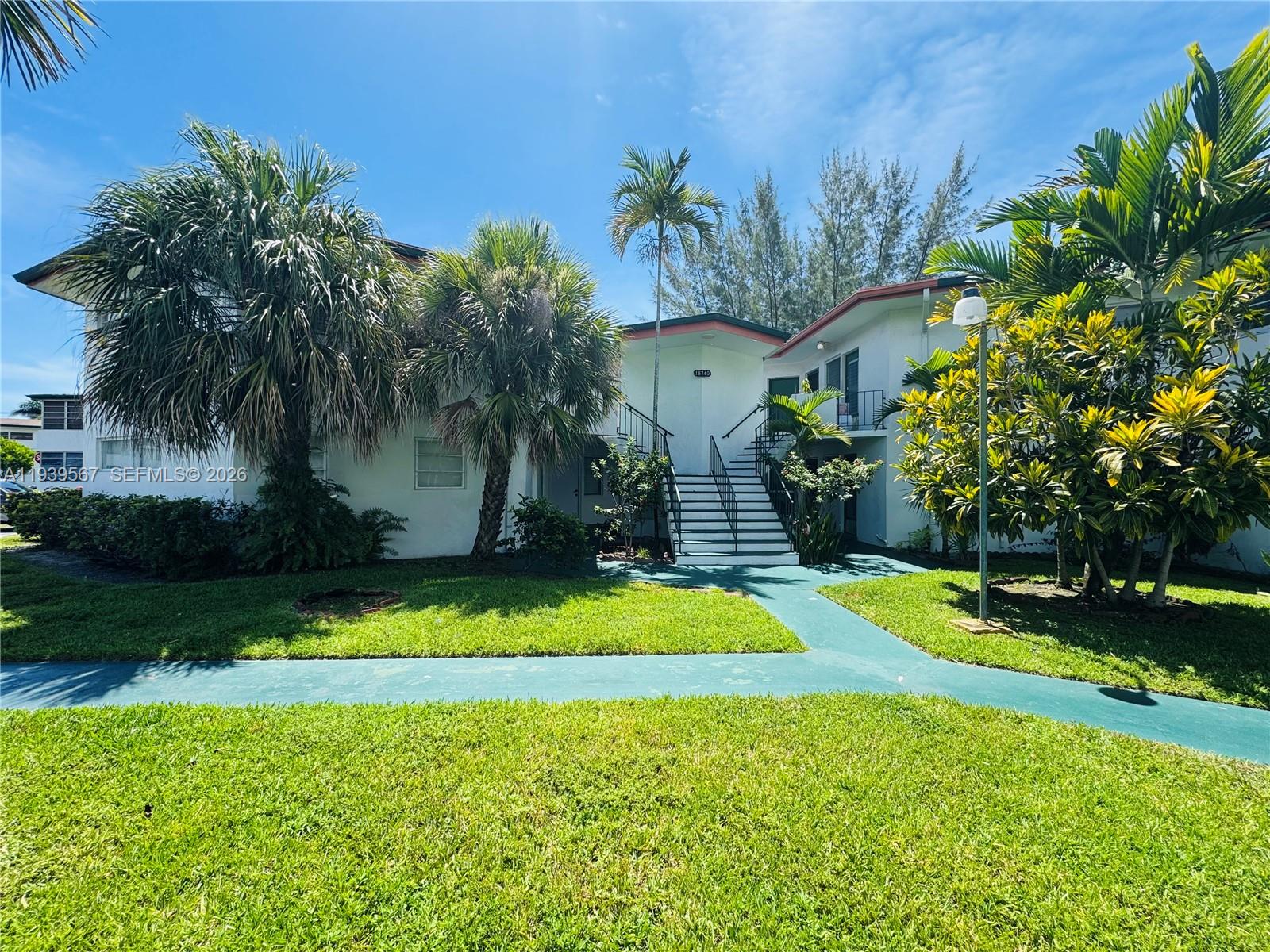 Sky Lake Gardens No 4 Con