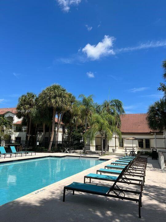 Hollywood Parc Condominiu