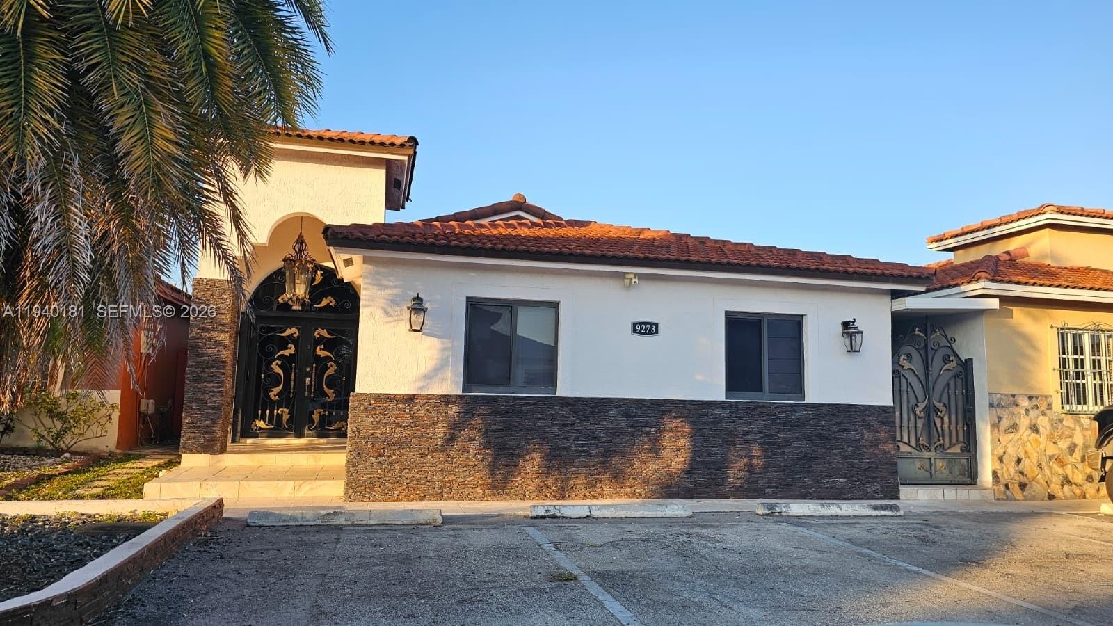 Los Palacios I Condo