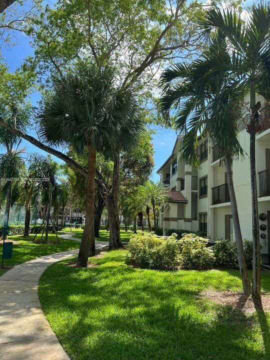 Hollywood Parc Condominiu