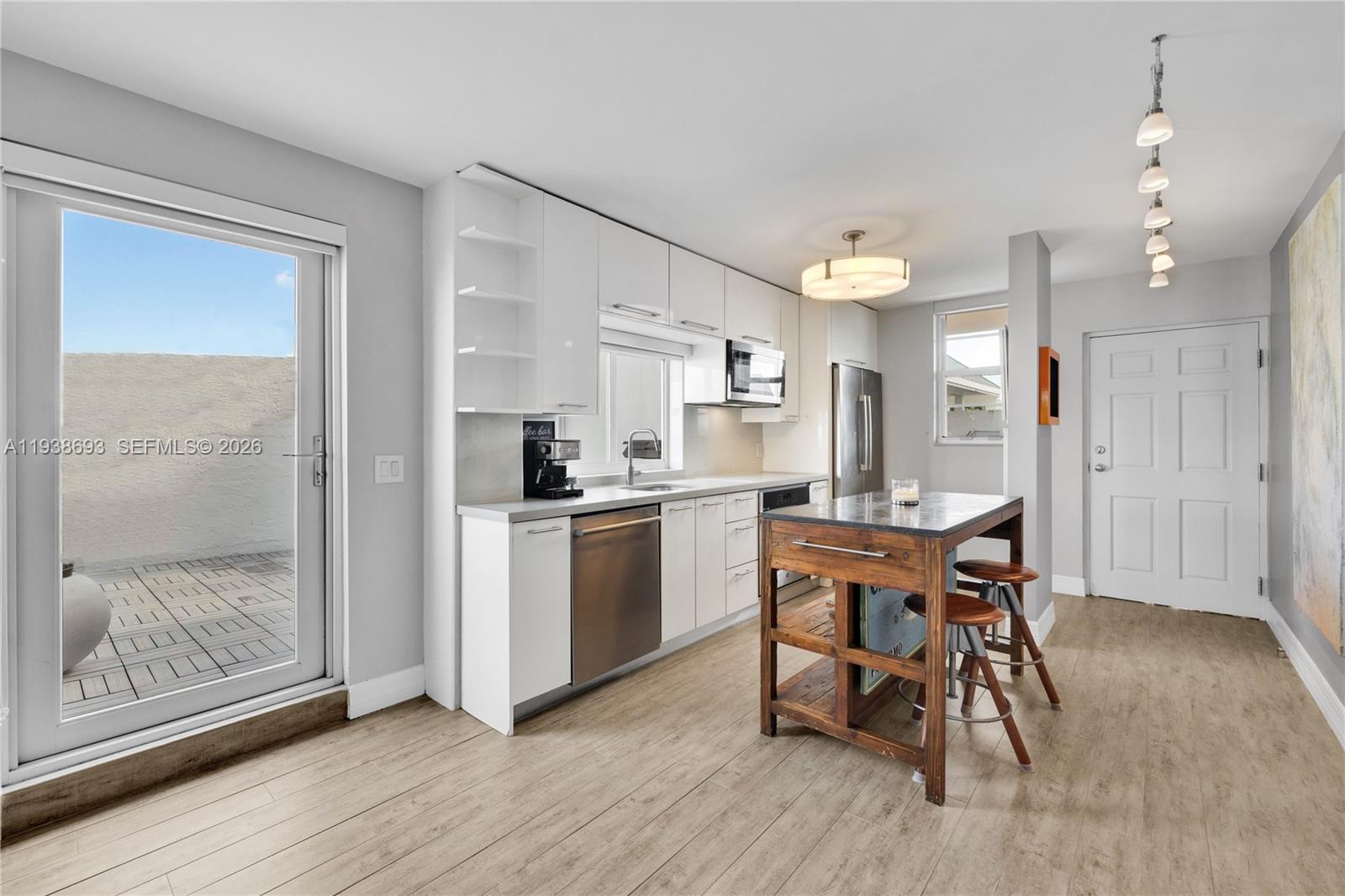 Nirvana Condo No One Cond