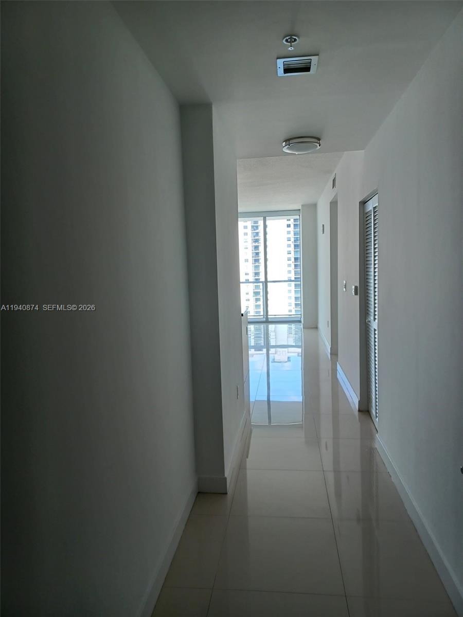 The Axis On Brickell Cond