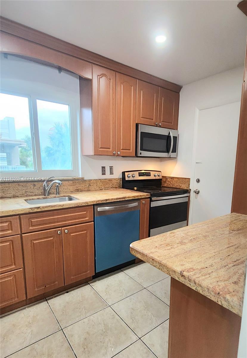 Elegant master bedroom retreat at 1020 94th St - Condo in Bay Harbor Islands