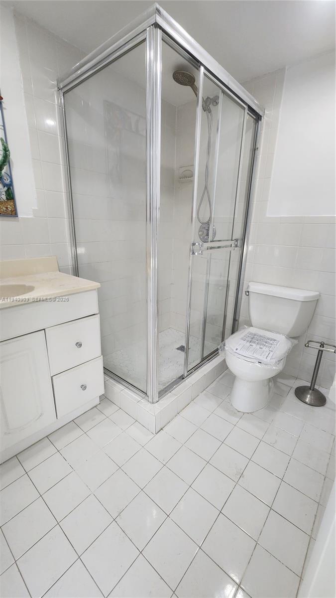 Elegant master bedroom retreat at 1020 94th St - Condo in Bay Harbor Islands