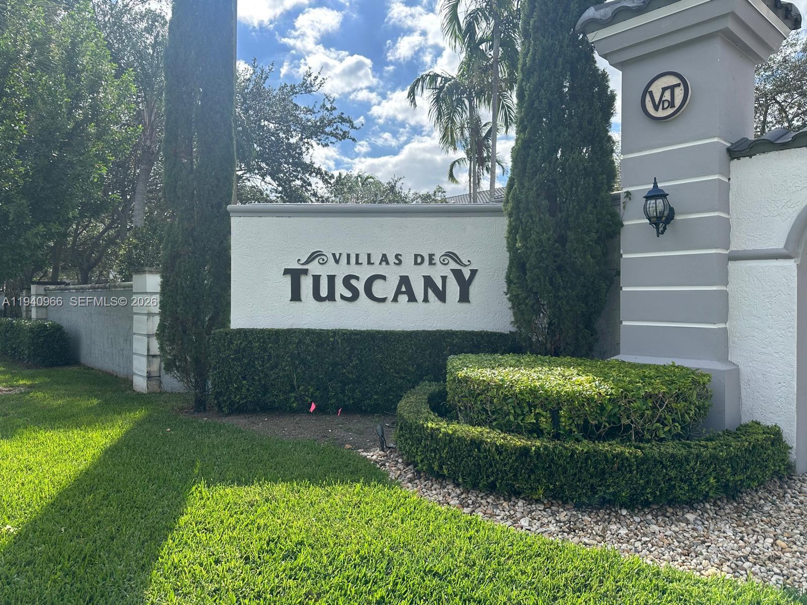 Villas De Tuscany Condo