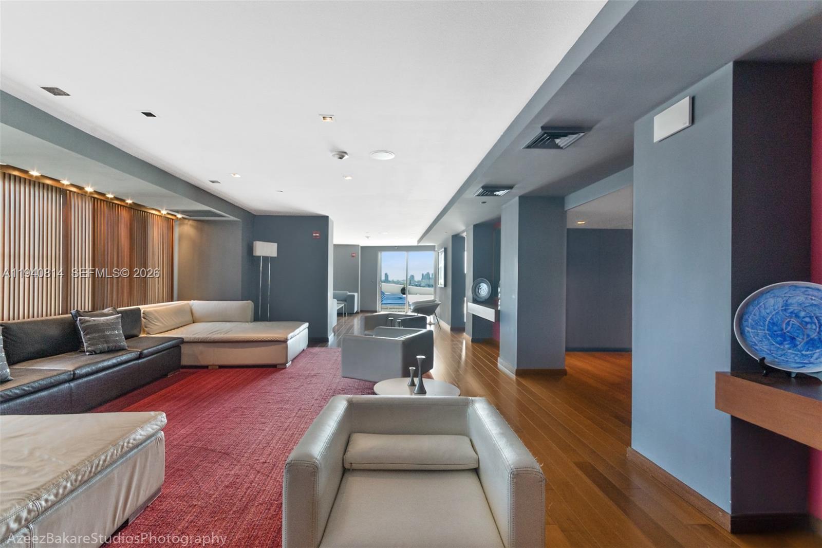 325 S Biscayne Blvd #2420, Miami FL 33131