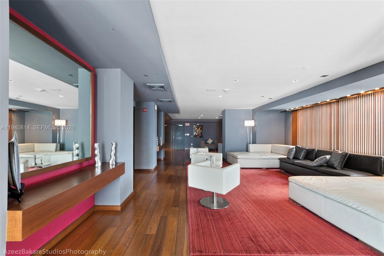 325 S Biscayne Blvd #2420, Miami FL 33131