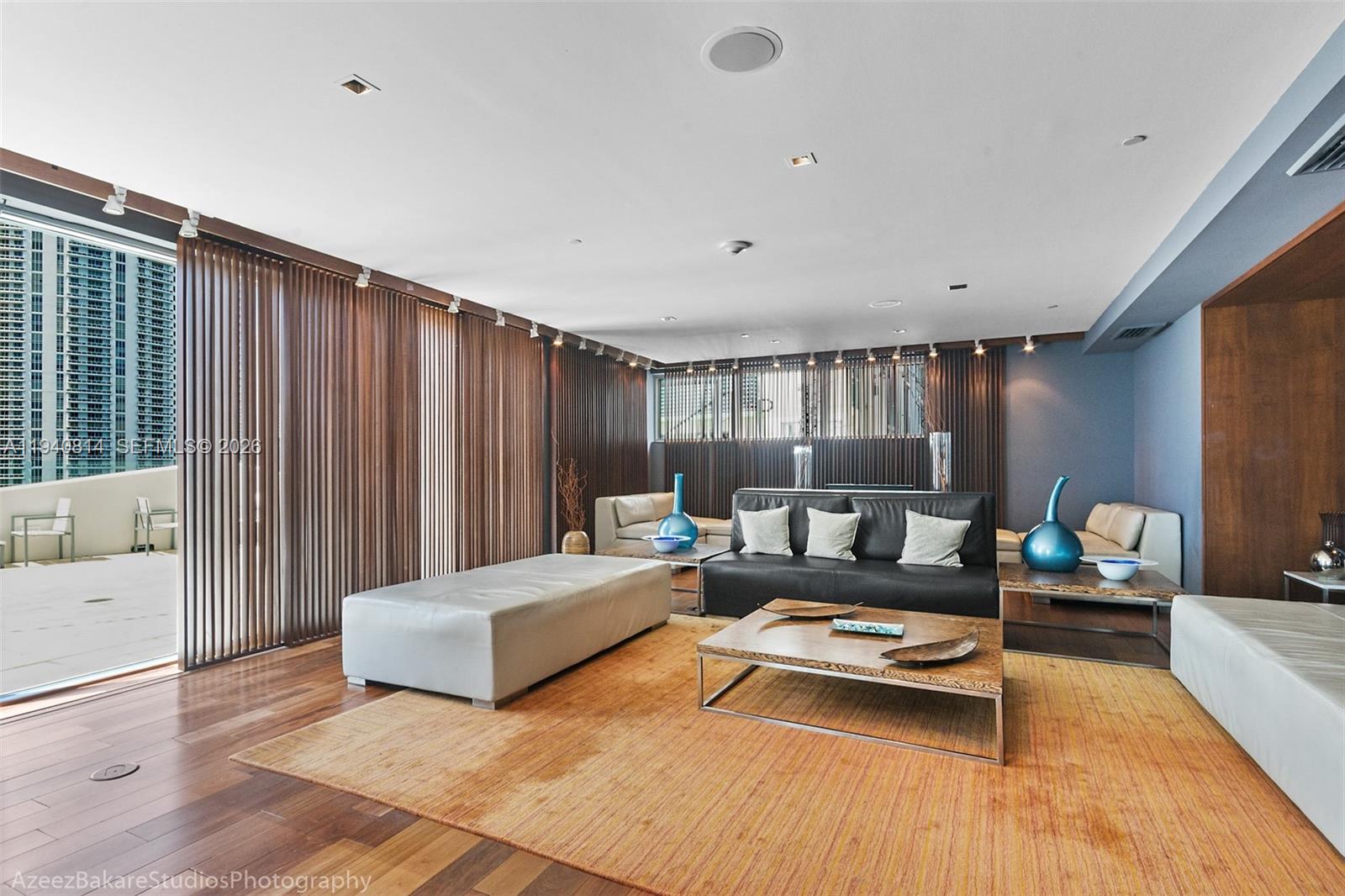 325 S Biscayne Blvd #2420, Miami FL 33131