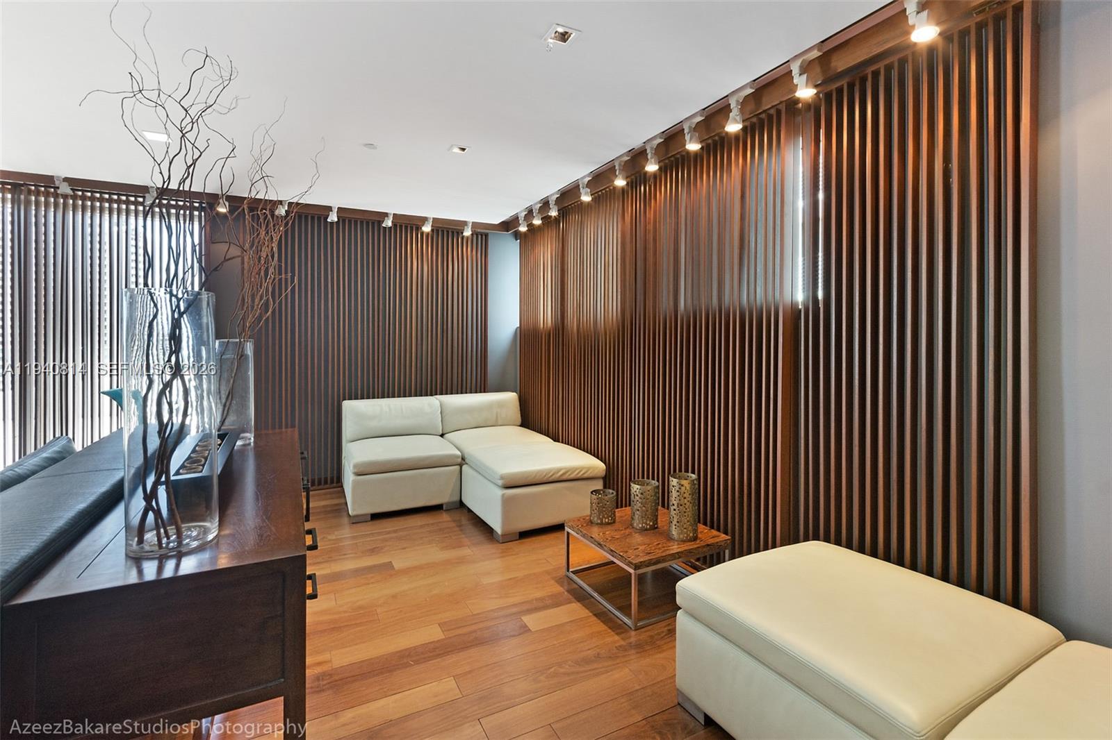 325 S Biscayne Blvd #2420, Miami FL 33131