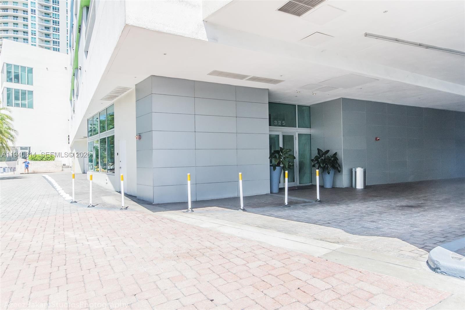 325 S Biscayne Blvd #2420, Miami FL 33131